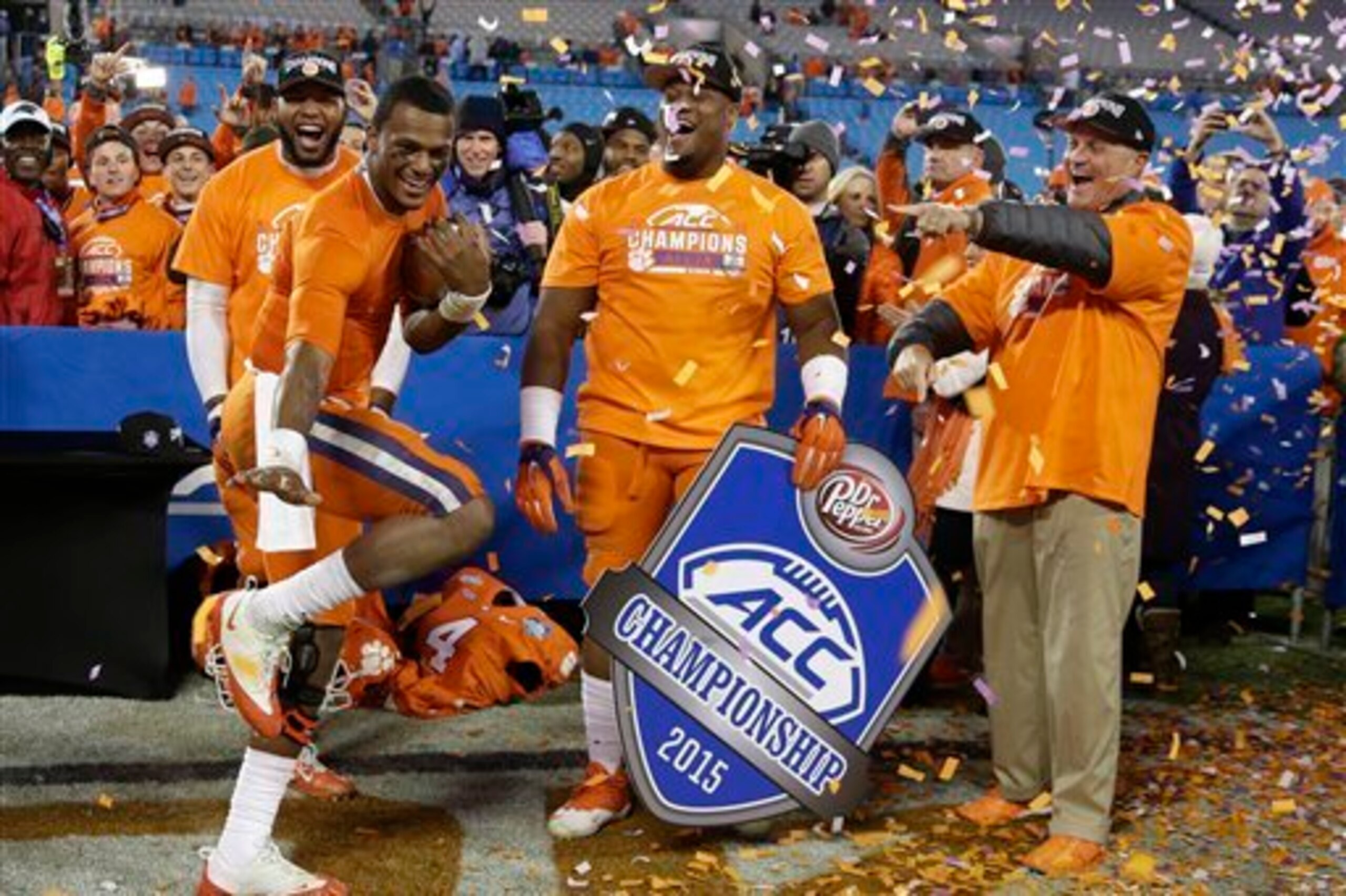 Clemson QB Deshaun Watson (left)