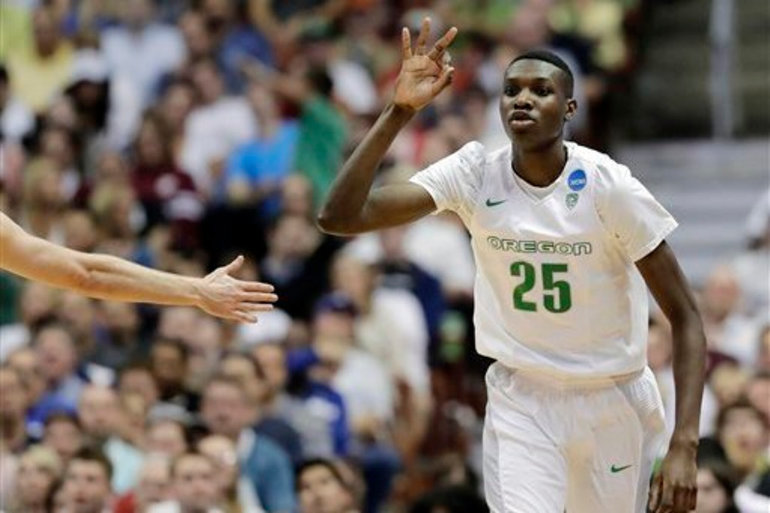 Oregon's Chris Boucher is second in the nation in total blocks this year.