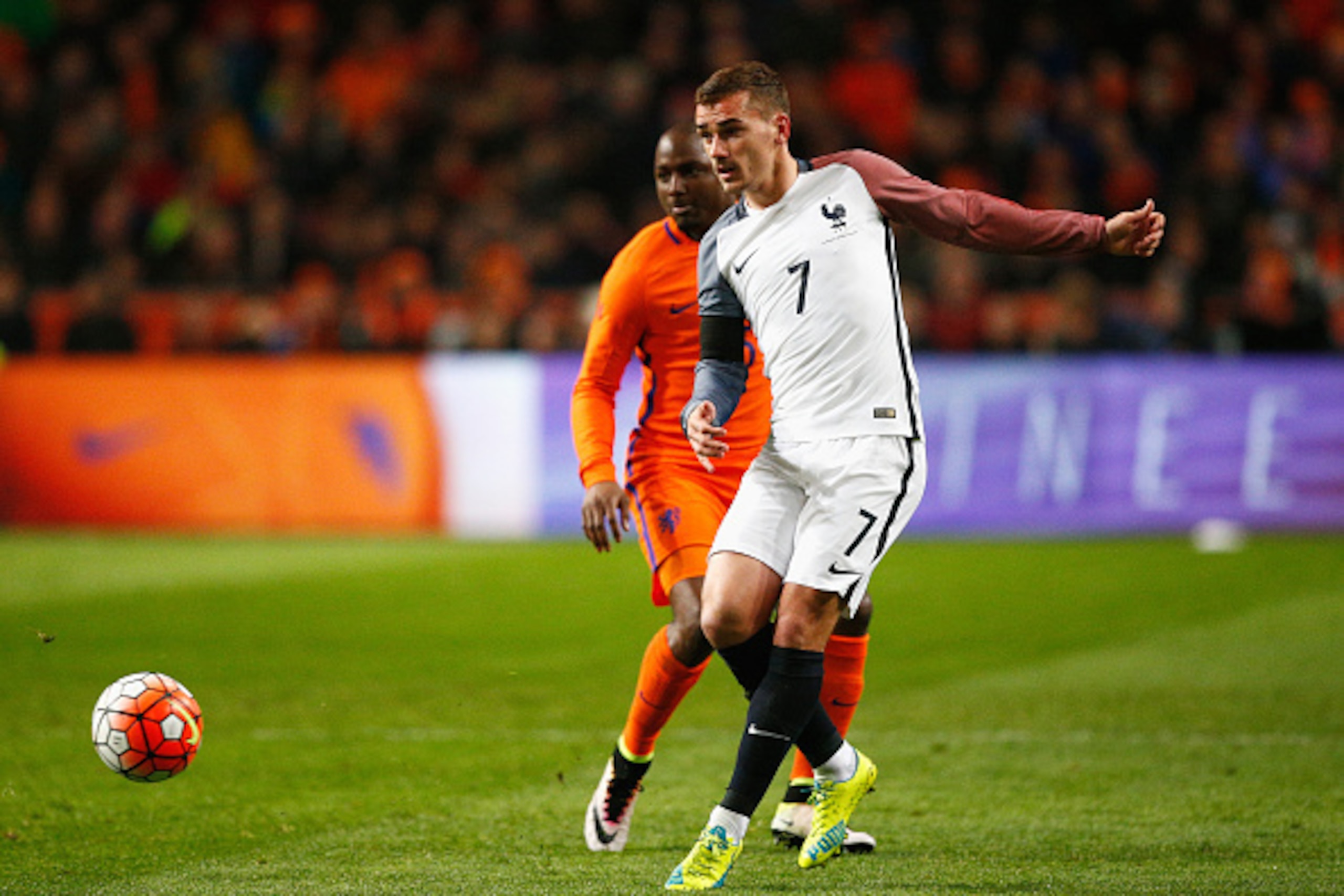 AMSTERDAM, NETHERLANDS - MARCH 25: Antoine Griezmann of France passes during the International Friendly match between Netherlands and France at Amsterdam Arena on March 25, 2016 in Amsterdam, Netherlands.  (Photo by Dean Mouhtaropoulos/Getty Images)