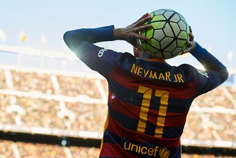BARCELONA, SPAIN - MARCH 12:  Neymar JR of Barcelona in action during the La Liga match between FC Barcelona and Getafe CF at Camp Nou on March 12, 2016 in Barcelona, Spain.  (Photo by Manuel Queimadelos Alonso/Getty Images)