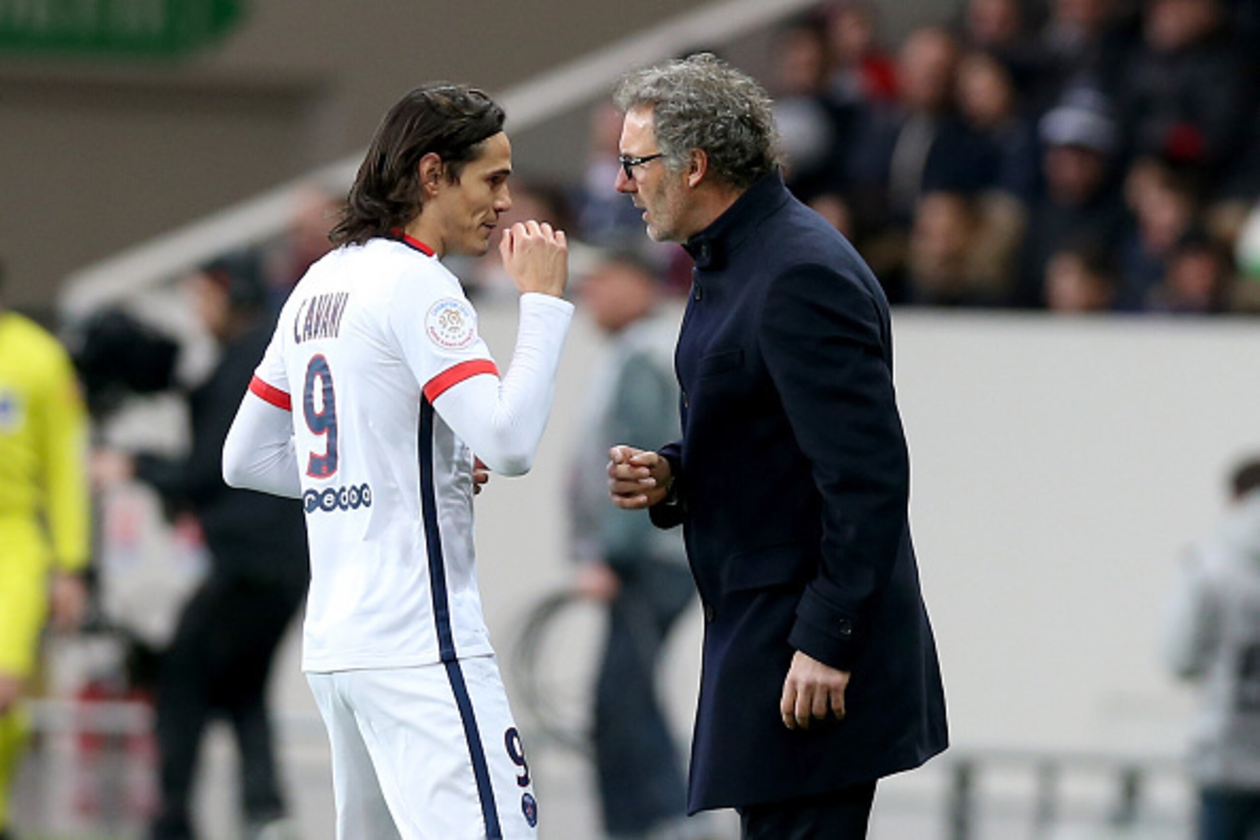 TOULOUSE, FRANCE - JANUARY 16: Edinson Cavani and Laurent Blanc head coach of Paris Saint Germain talked during the French Ligue 1 football match between Toulouse FC and Paris Saint-Germain at at Stadium Municipal on January 16, 2016 in Toulouse, France. TOULOUSE, FRANCE - JANUARY 16: Edinson Cavani and Laurent Blanc head coach of Paris Saint Germain talked during the French Ligue 1 football match between Toulouse FC and Paris Saint-Germain at at Stadium Municipal on January 16, 2016 in Toulouse, France.