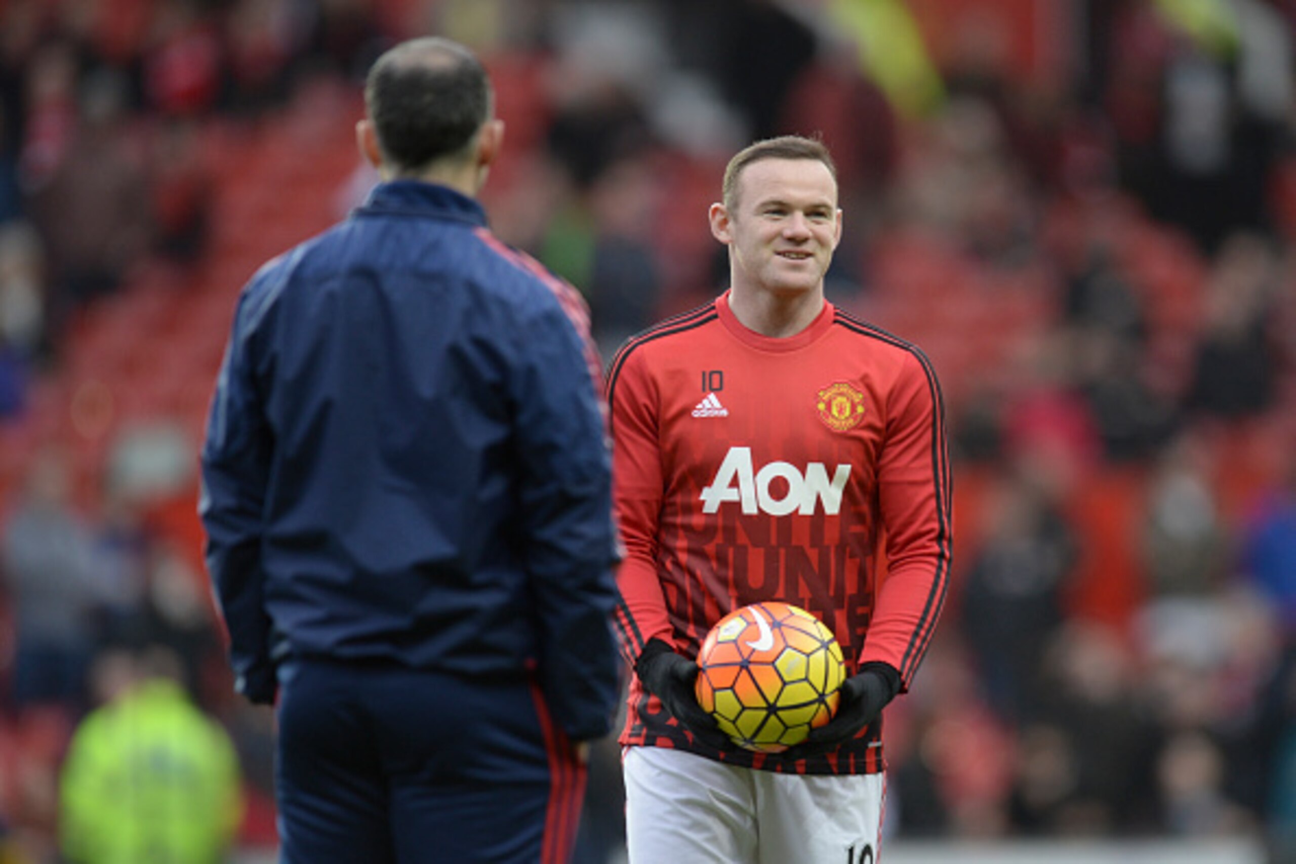 Manchester United's English striker Wayne Rooney (R) talks with Manchester United's Welsh assistant manager Ryan Giggs (L) during the warm up before the English Premier League football match between Manchester United and Southampton at Old Trafford in Man