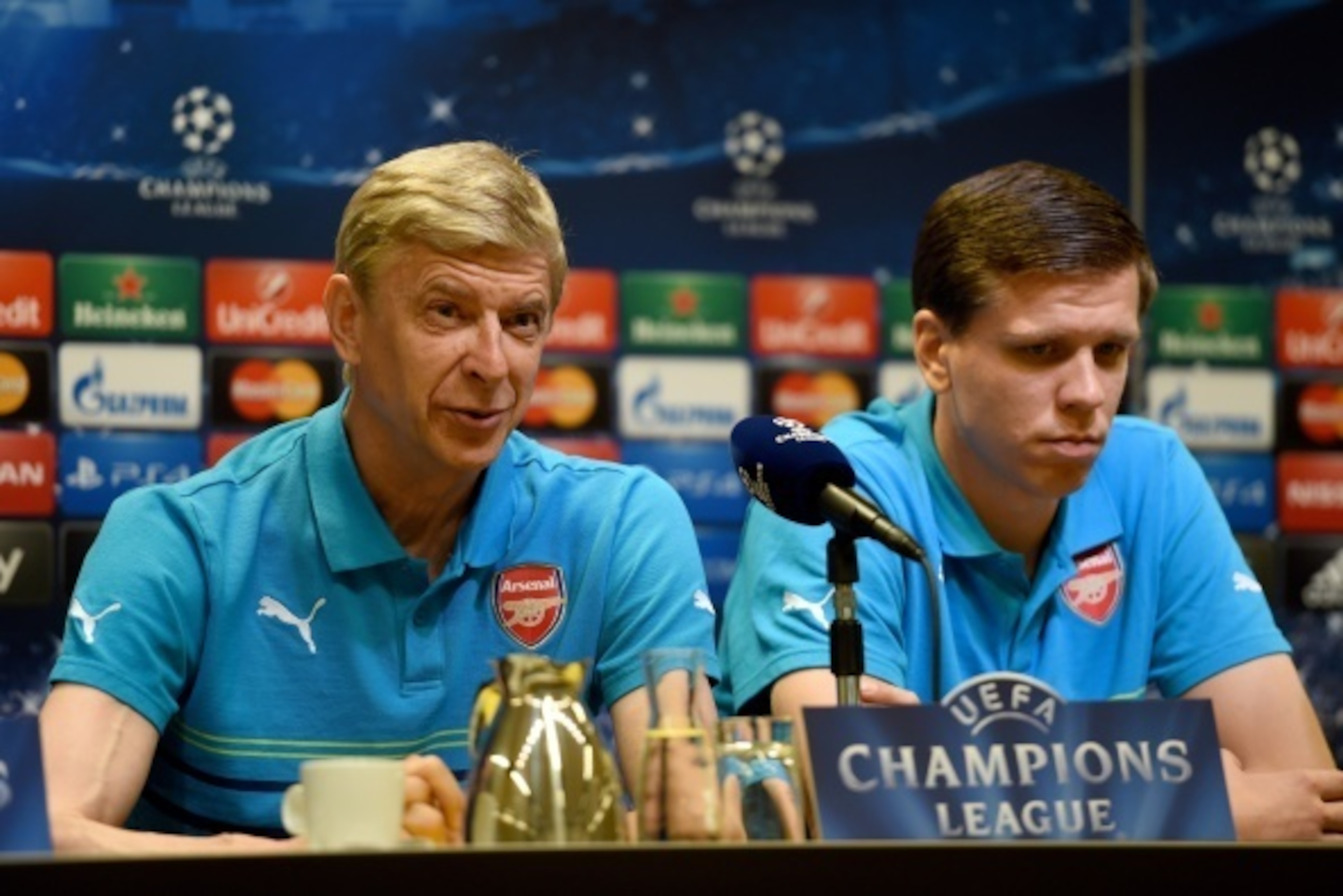 Arsenal´s French head coach Arsene Wenger and Arsenal´s Polish goalkeeper Wojciech Szczesny answer questions during a press conference in Dortmund, western Germany on September 15, 2014, on the eve of the first leg UEFA Champions League Group D football m