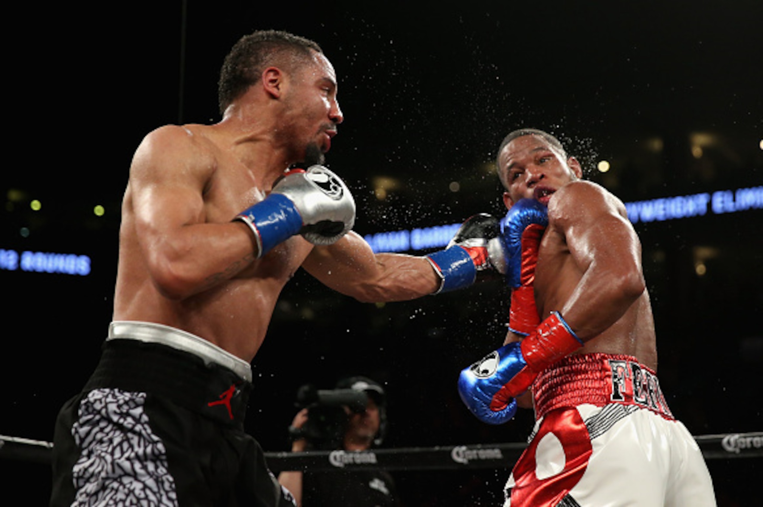 OAKLAND, CA - MARCH 26:  Andre Ward (left)  fights against Sullivan Barrera in their IBF Light Heavyweight bout at ORACLE Arena on March 26, 2016 in Oakland, California.  (Photo by Ezra Shaw/Getty Images)