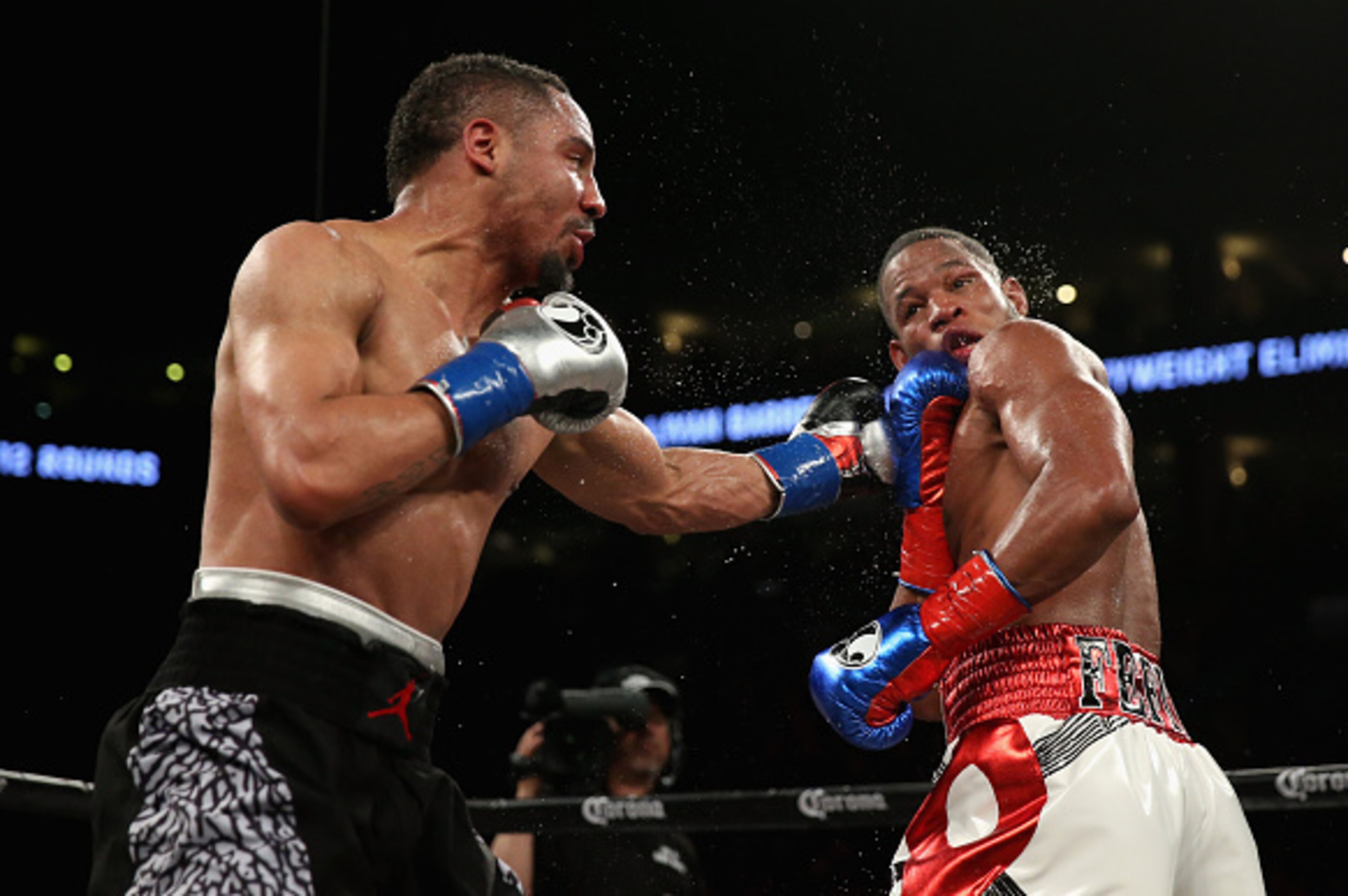 OAKLAND, CA - MARCH 26:  Andre Ward (left)  fights against Sullivan Barrera in their IBF Light Heavyweight bout at ORACLE Arena on March 26, 2016 in Oakland, California.  (Photo by Ezra Shaw/Getty Images)