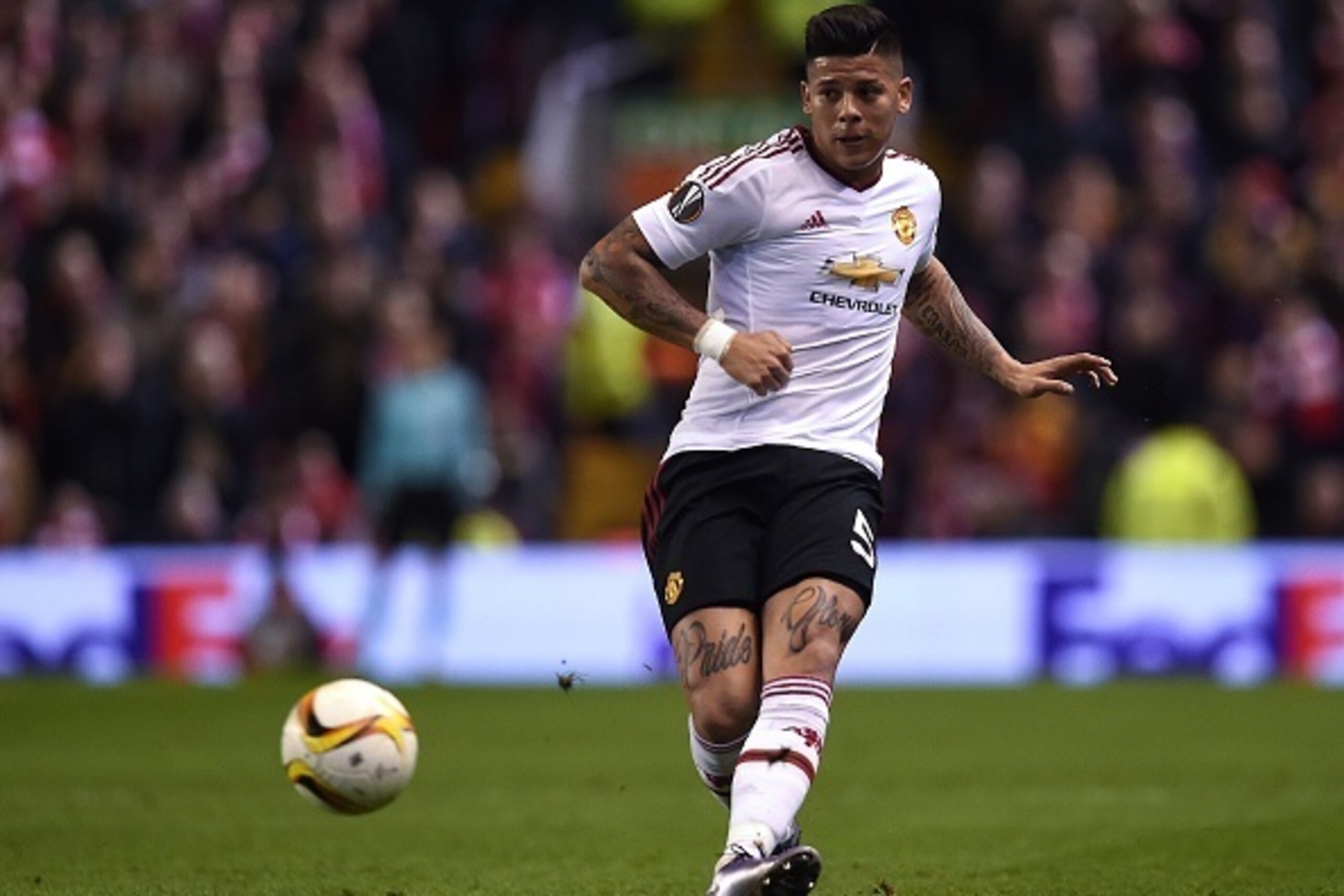 Manchester United's Argentinian defender Marcos Rojo controls the ball during the UEFA Europa League round of 16, first leg football match between Liverpool and Manchester United at Anfield in Liverpool, northwest England on March 10, 2016. / AFP / PAUL E
