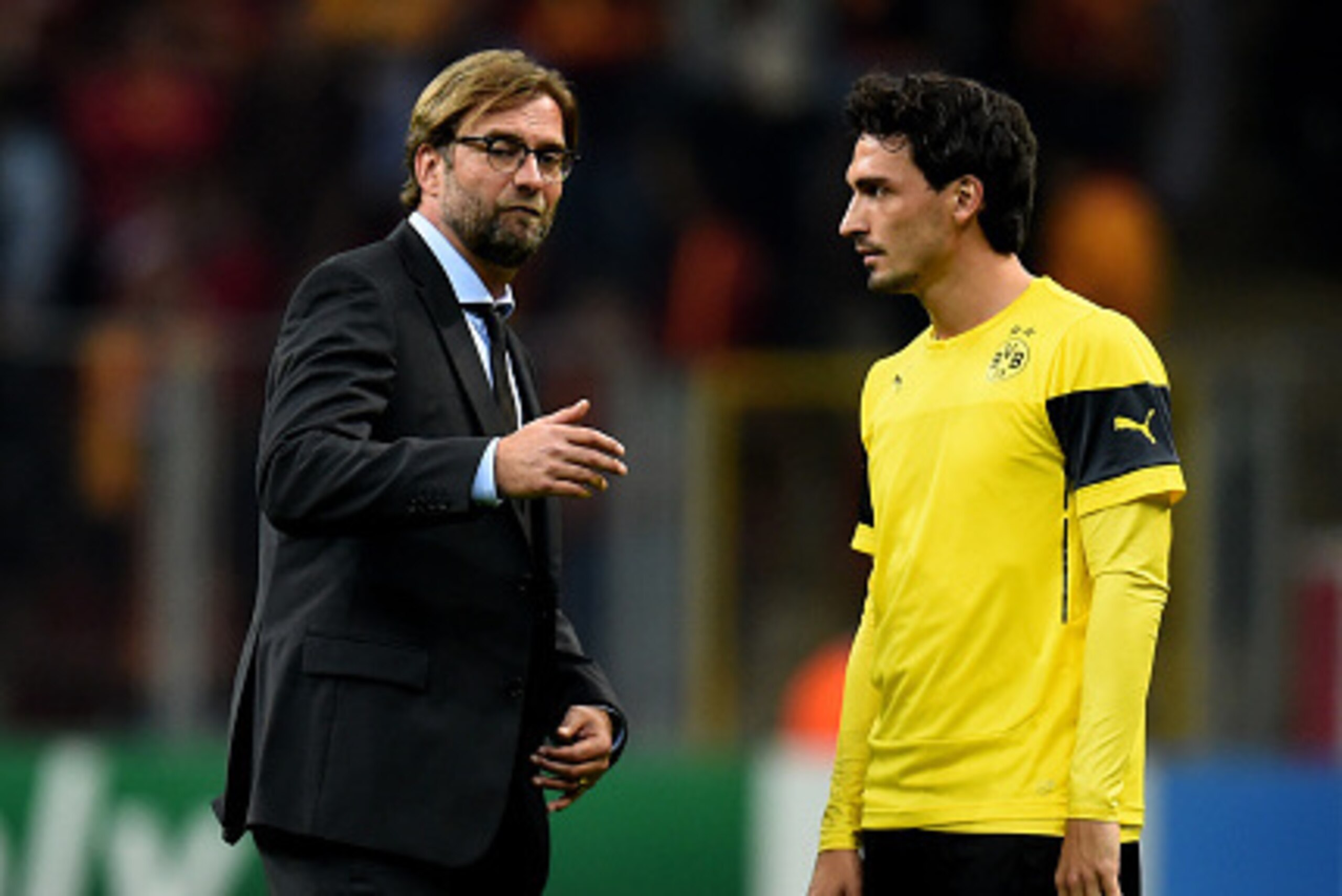ISTANBUL, TURKEY - OCTOBER 22: Jurgen Klopp the manager of Borussia Dortmund speaks with Mats Hummels of Borussia Dortmund prior to kickoff during UEFA Champions League Group D match between Galatasaray and Borussia Dortmund at Turk Telekom Arena on Octo ISTANBUL, TURKEY - OCTOBER 22: Jurgen Klopp the manager of Borussia Dortmund speaks with Mats Hummels of Borussia Dortmund prior to kickoff during UEFA Champions League Group D match between Galatasaray and Borussia Dortmund at Turk Telekom Arena on Octo