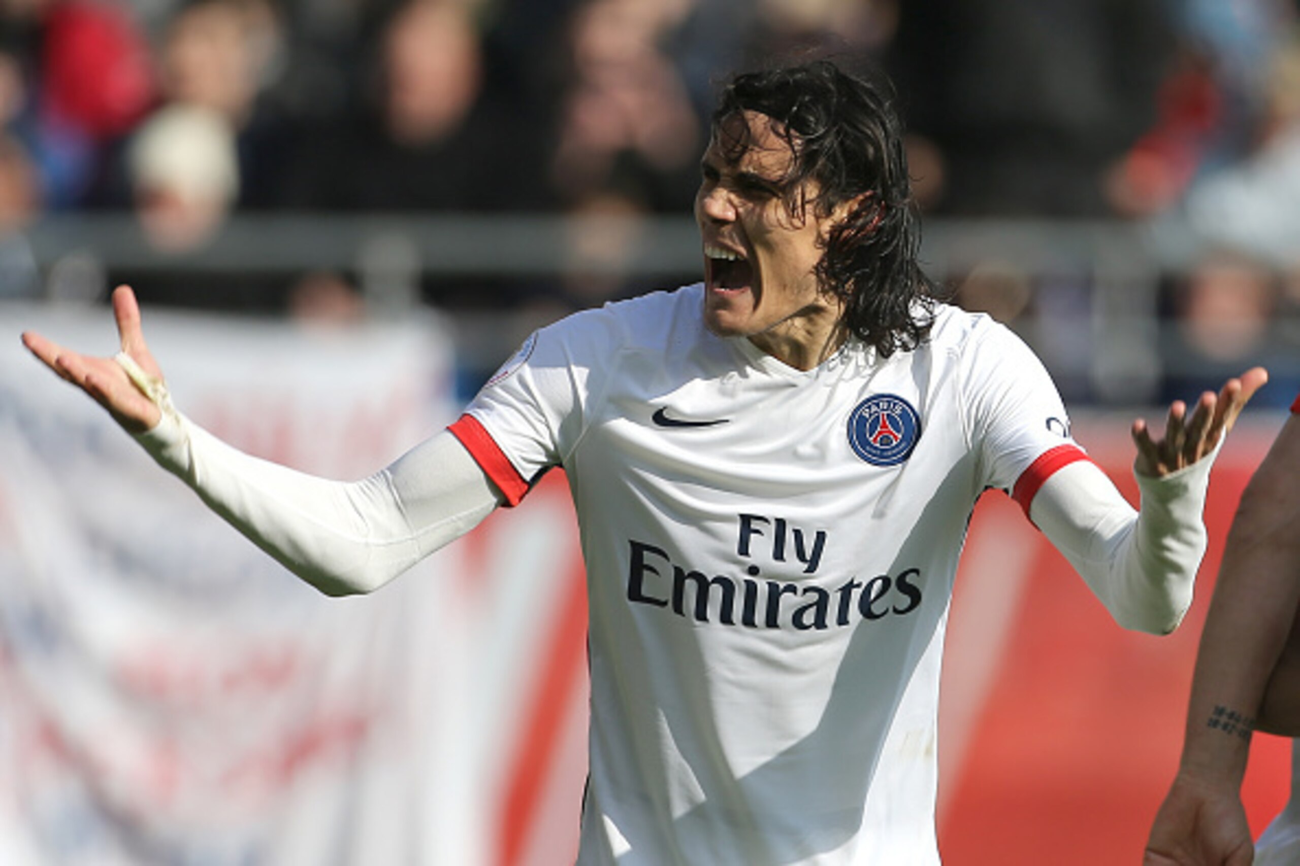 TROYES, FRANCE - MARCH 13: Edinson Cavani of PSG celebrates his second goal during the French Ligue 1 match between ESTAC Troyes and Paris Saint-Germain (PSG) at Stade de l'Aube on March 13, 2016 in Troyes, France. (Photo by Jean Catuffe/Getty Images)