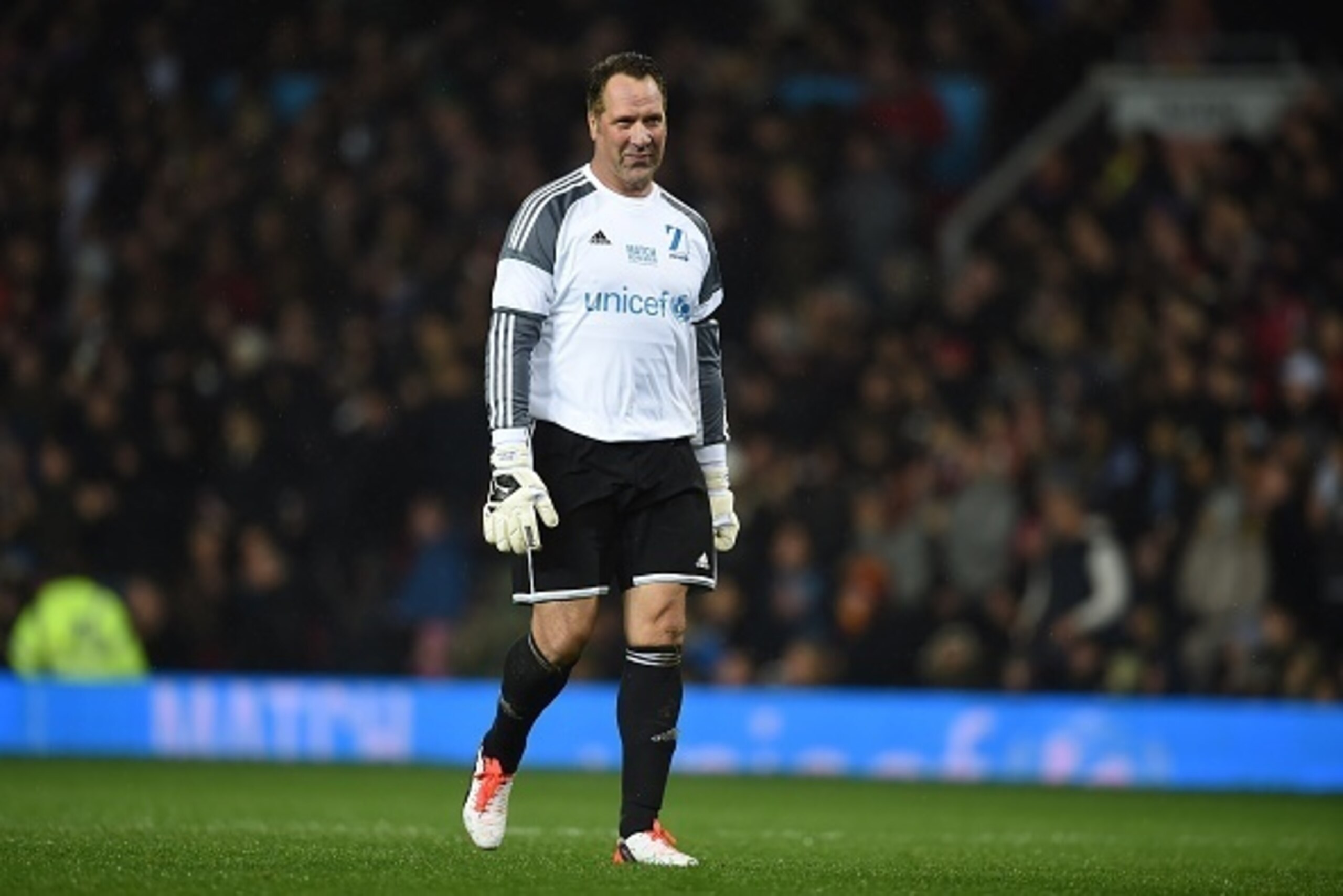 GB and Ireland's English goalkeeper David Seaman smiles during a charity football match between a Great Britain and Ireland team and a Rest of the World team at Old Trafford in Manchester, north west England November 14, 2015 in aid of UNICEF. AFP PHOTO /