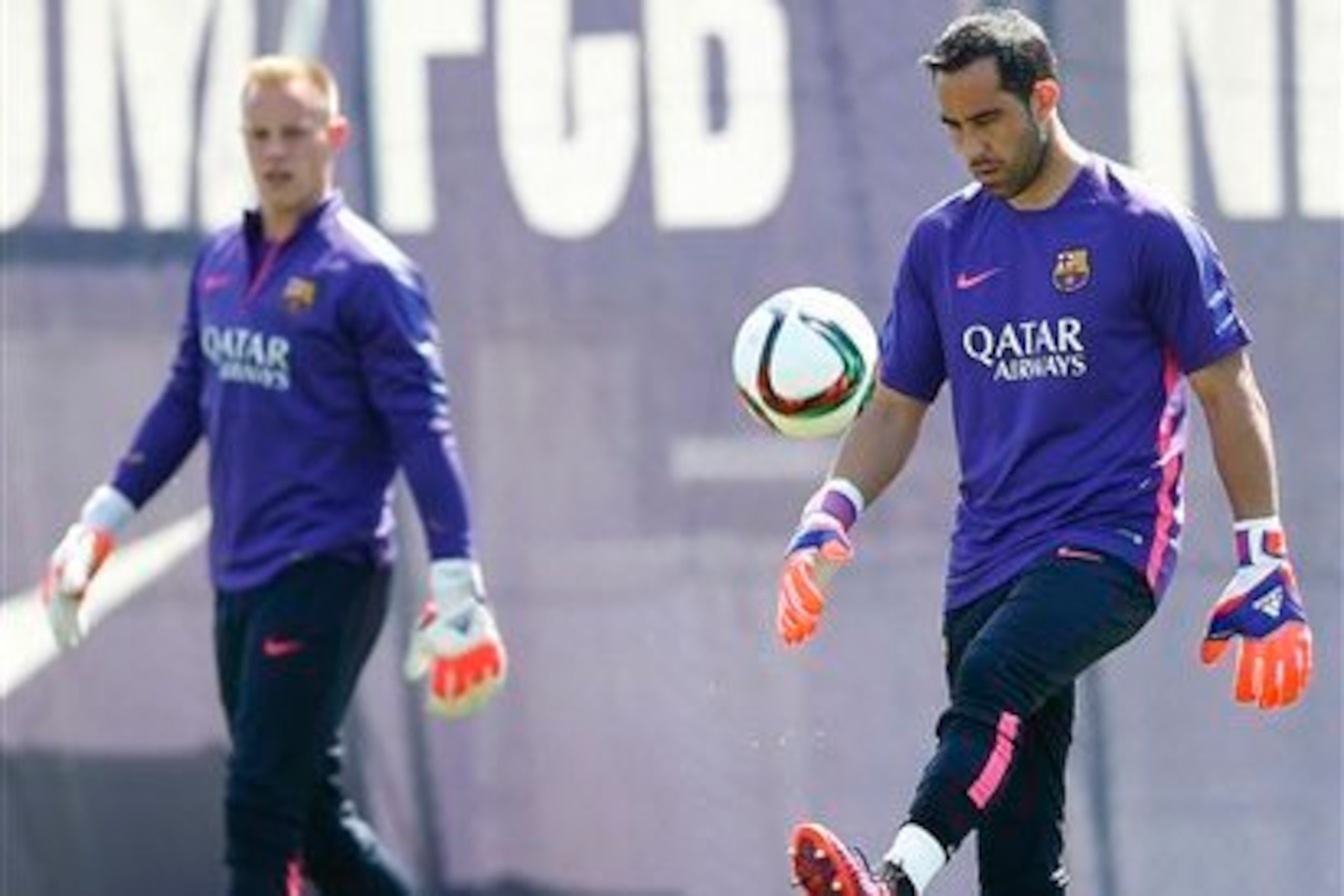 Ter Stegen (L) hasn't been unable to unseat Bravo as Barca's first choice.