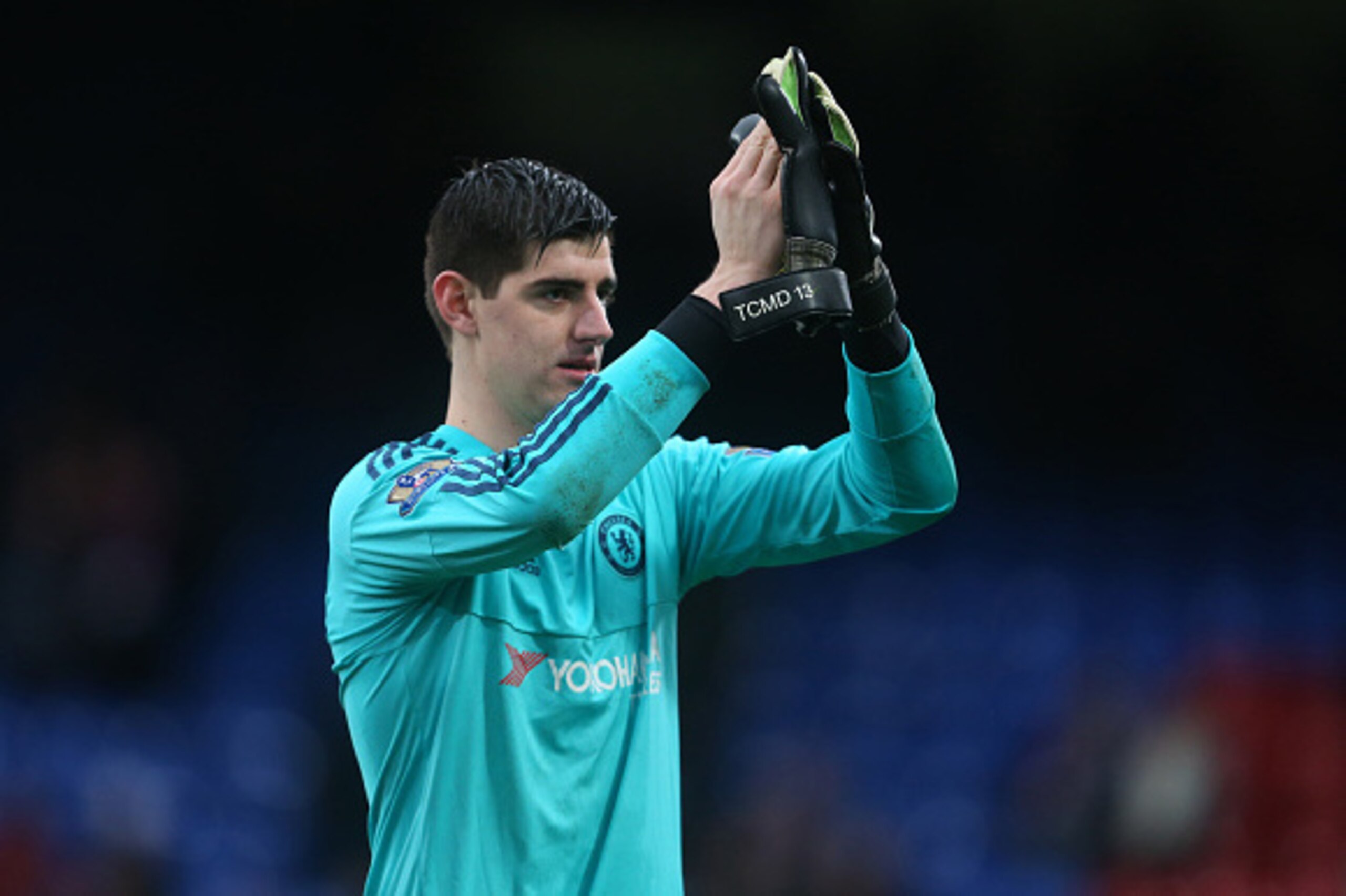 LONDON, ENGLAND - JANUARY 03:  Thibaut Courtois of Chelsea applauds after the Barclays Premier League match between Crystal Palace and Chelsea at Selhurst Park on January 3, 2016 in London, England.  (Photo by Catherine Ivill - AMA/Getty Images)