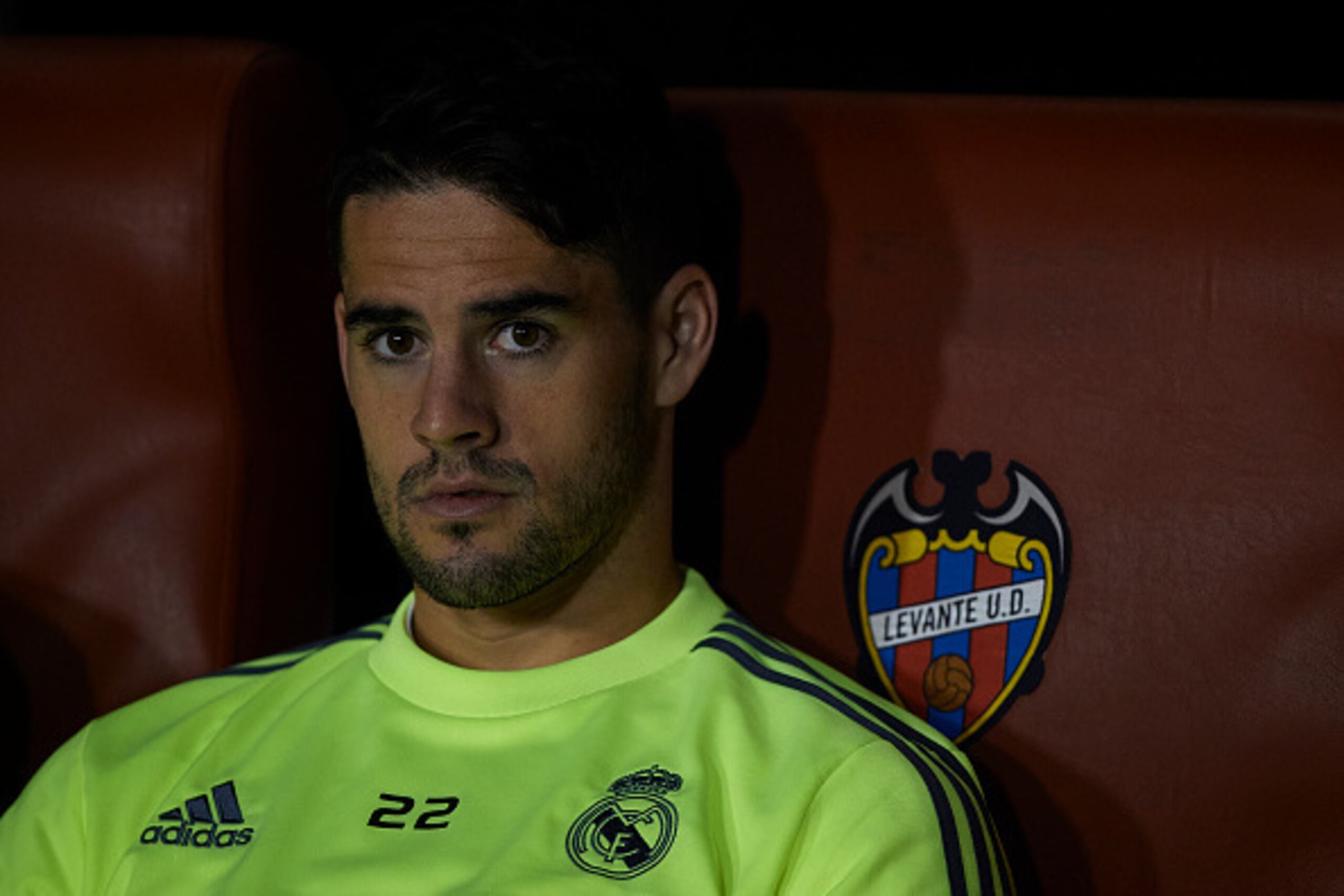 VALENCIA, SPAIN - MARCH 02:  Isco of Real Madrid looks on prior to the La Liga match between Levante UD and Real Madrid at Ciutat de Valencia on March 02, 2016 in Valencia, Spain.  (Photo by Manuel Queimadelos Alonso/Getty Images)