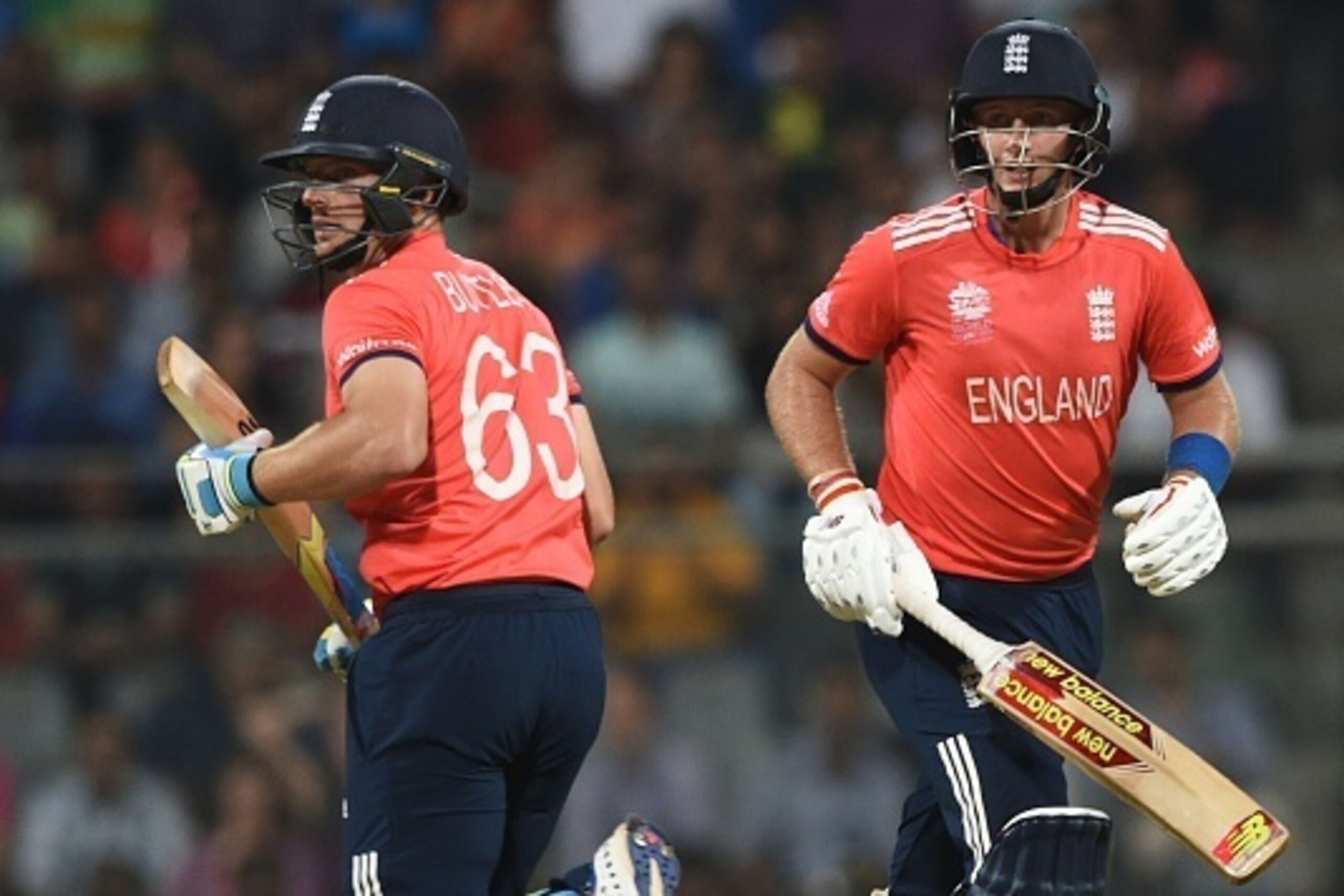 England's Jos Buttler (L) and Joe Root run between wickets during the World T20 cricket tournament match between England and South Africa at The Wankhede Stadium in Mumbai on March 18, 2016.   / AFP / Indranil Mukherjee        (Photo credit should read IN