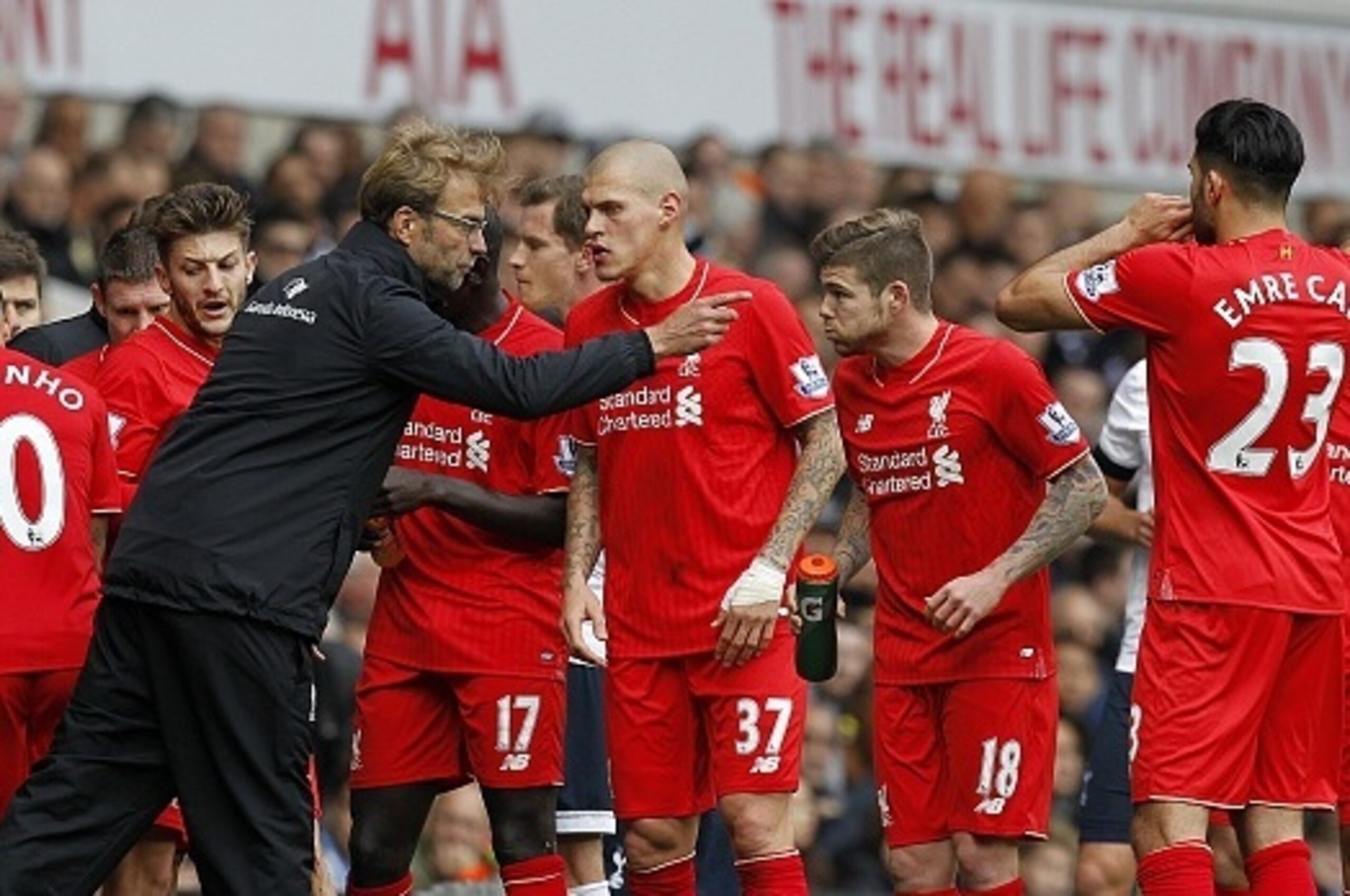 Liverpool's German manager Jurgen Klopp talks to his players during a break in play during the English Premier League football match between Tottenham Hotspur and Liverpool at White Hart Lane in north London on October 17, 2015. AFP PHOTO / IAN KINGTON

R