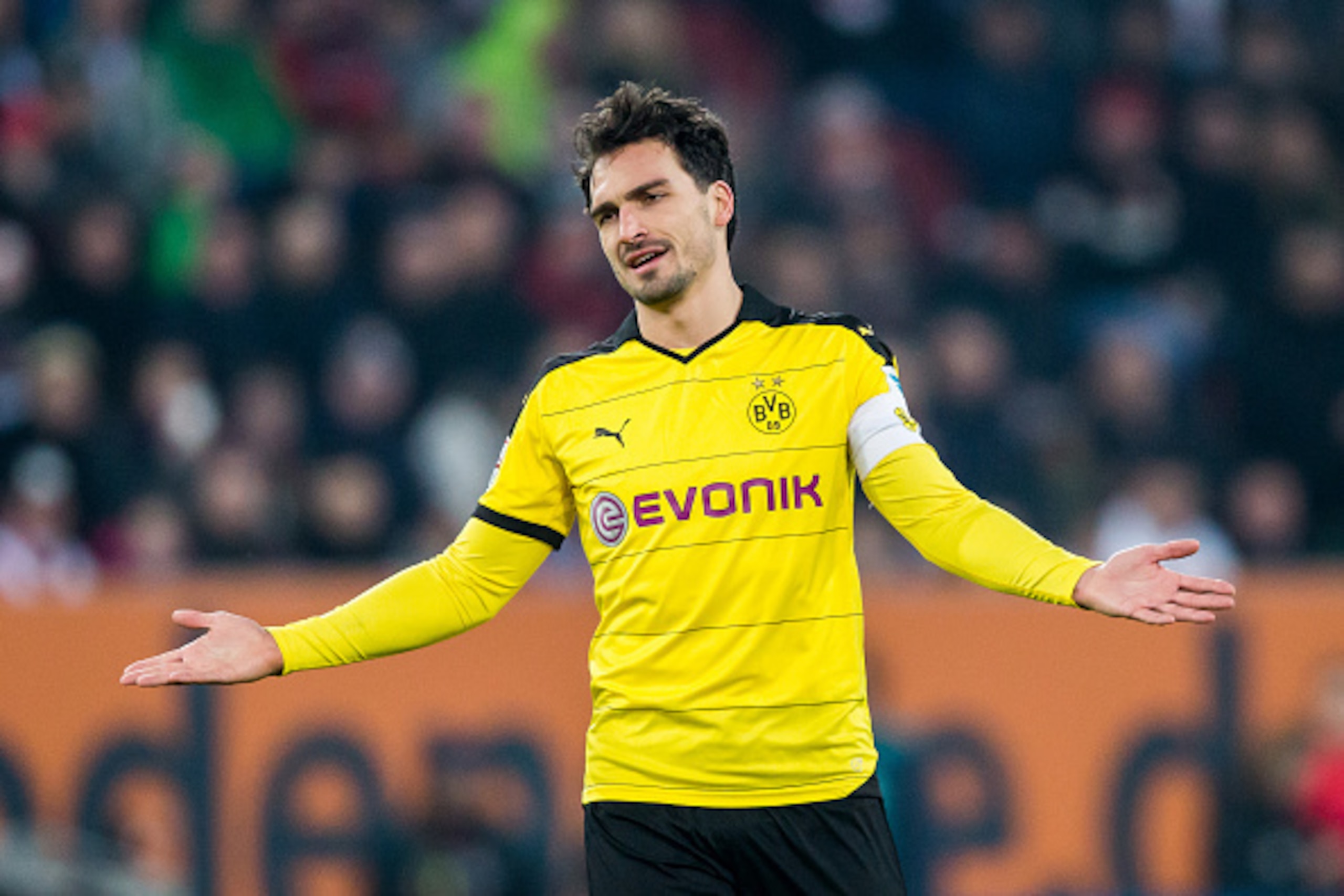 AUGSBURG, GERMANY - MARCH 20:  Mats Hummels of Dortmund reacts during the Bundesliga match between FC Augsburg and Borussia Dortmund at SGL Arena on March 20, 2016 in Augsburg, Germany.  (Photo by Simon Hofmann/Getty Images)