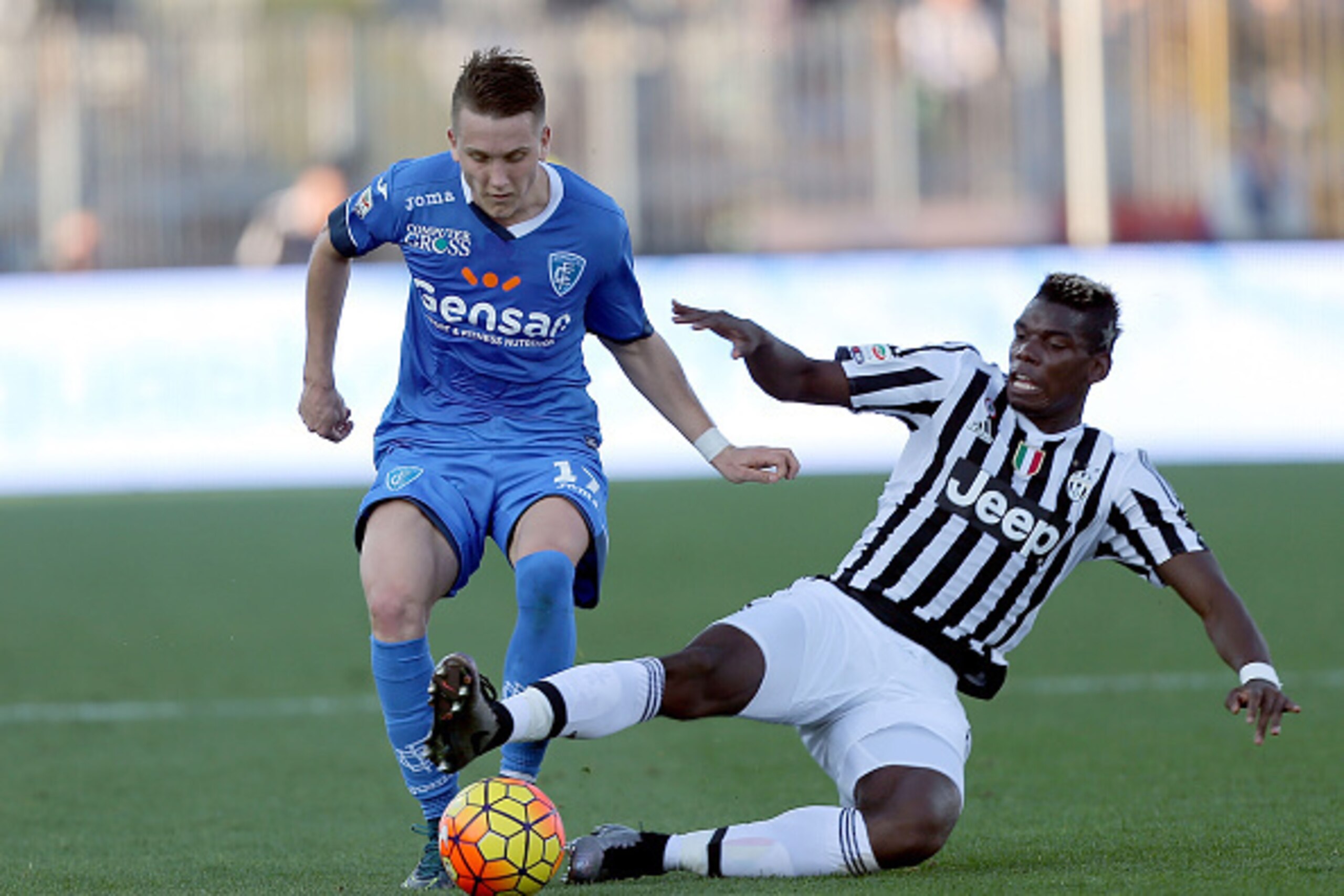 EMPOLI, ITALY - NOVEMBER 08: Piotr Zielinski of Empoli FC battles for the ball with Paul Pogba of Juventus FC during the Serie A match between Empoli FC and Juventus FC at Stadio Carlo Castellani on November 8, 2015 in Empoli, Italy.  (Photo by Gabriele M