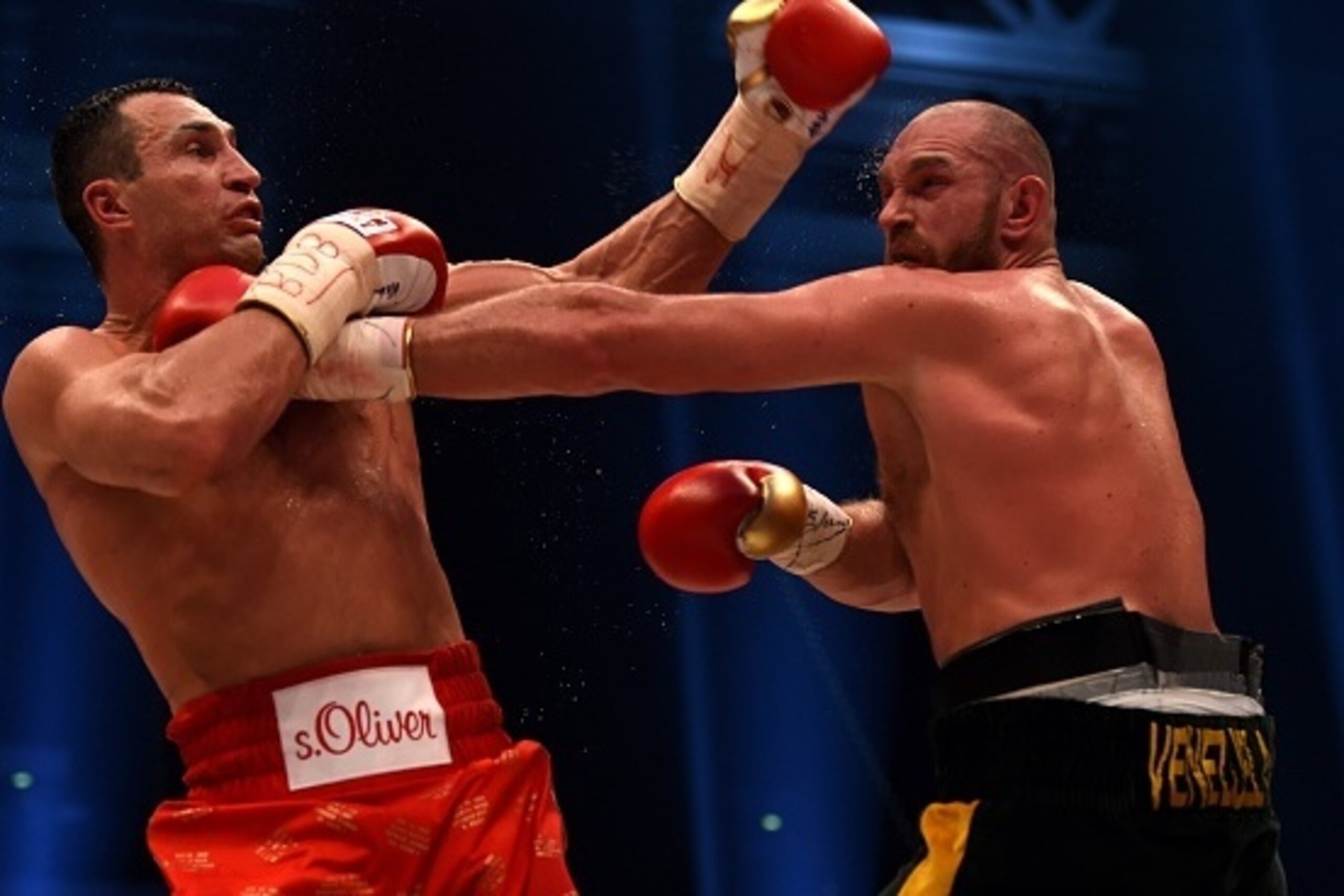 World heavyweight boxing champion Wladimir Klitschko (L) of Ukraine defends against Britain's Tyson Fury during their  WBA, IBF, WBO and IBO title bout in Duesseldorf, western Germany, on November 28, 2015.   Fury dethroned  Klitschko in a 12round decisio