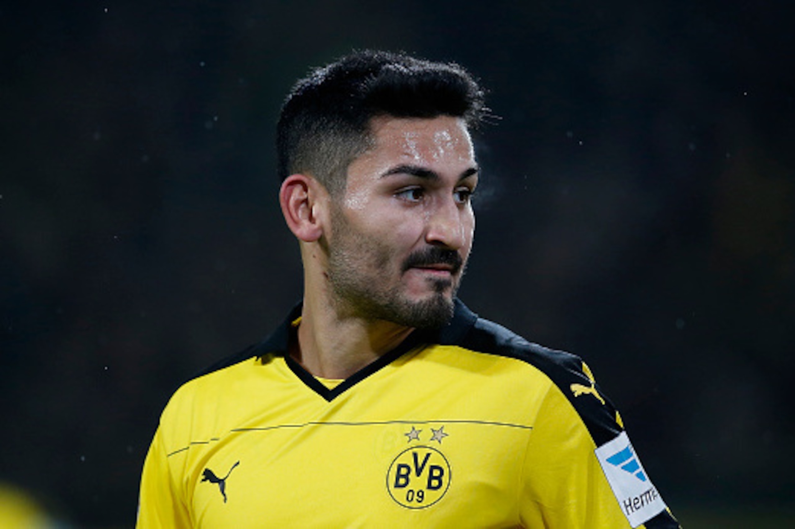DORTMUND, GERMANY - MARCH 05:  Ilkay Guendogan of Borussia Dortmund looks on during the Bundesliga match between Borussia Dortmund and FC Bayern Muenchen at Signal Iduna Park on March 5, 2016 in Dortmund, Germany.bs  (Photo by Boris Streubel/Getty Images)