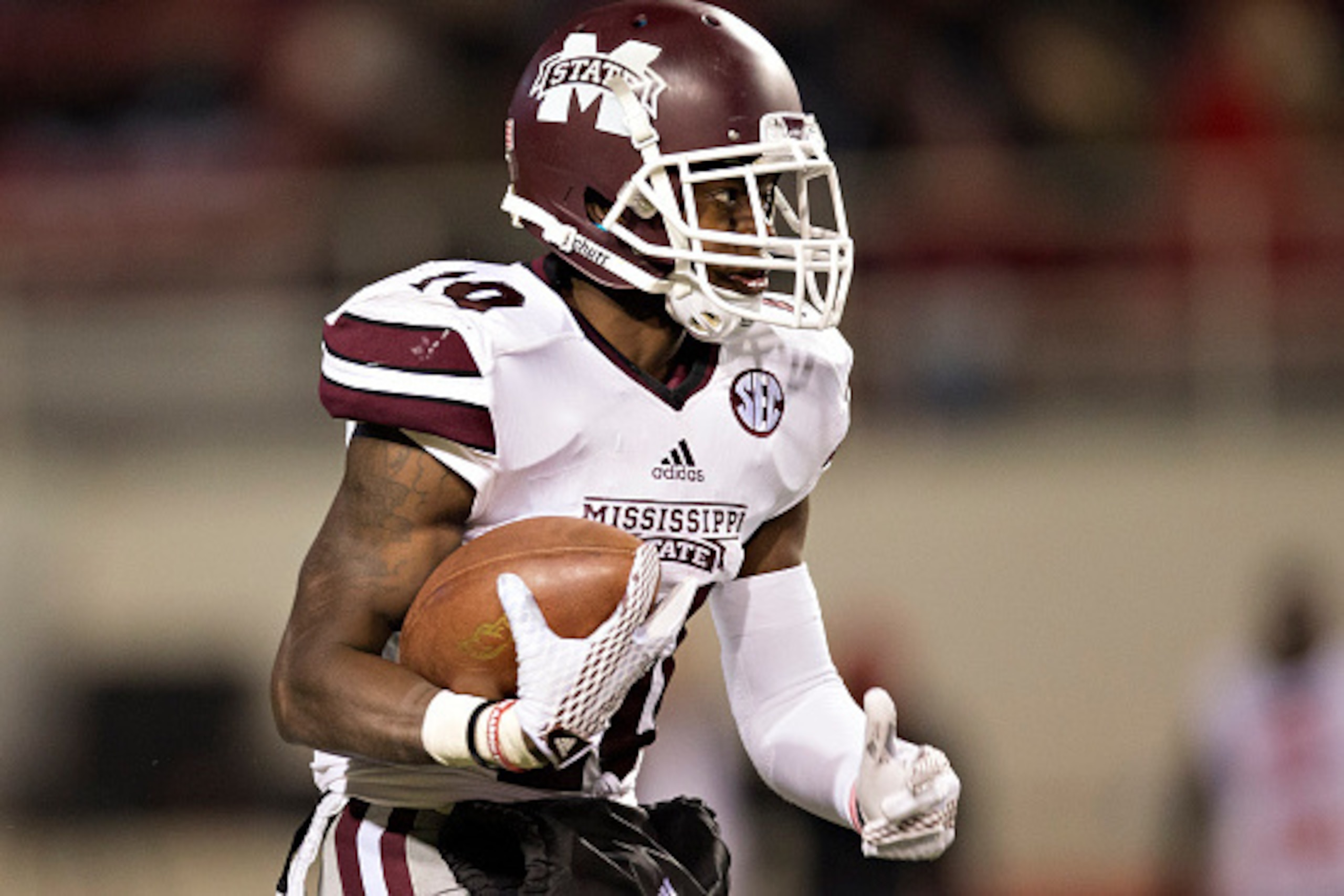 FAYETTEVILLE, AR - NOVEMBER 21:  Brandon Holloway #10 of the Mississippi State Bulldogs runs the ball during a game against the Arkansas Razorbacks at Razorback Stadium Stadium on November 21, 2015 in Fayetteville, Arkansas.  The Bulldogs defeated the Raz
