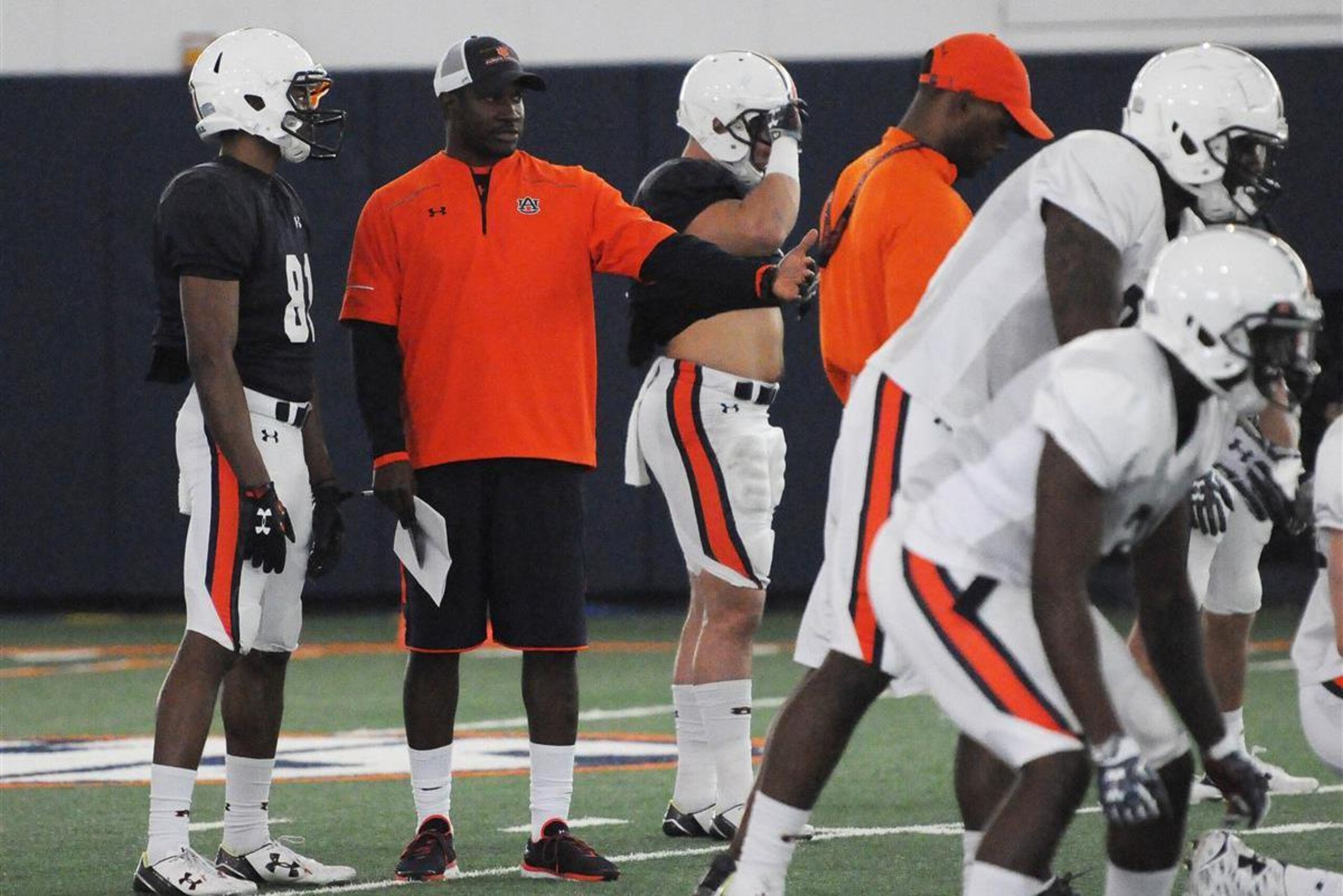 Auburn WR coach Kodi Burns (center) Auburn WR coach Kodi Burns (center)