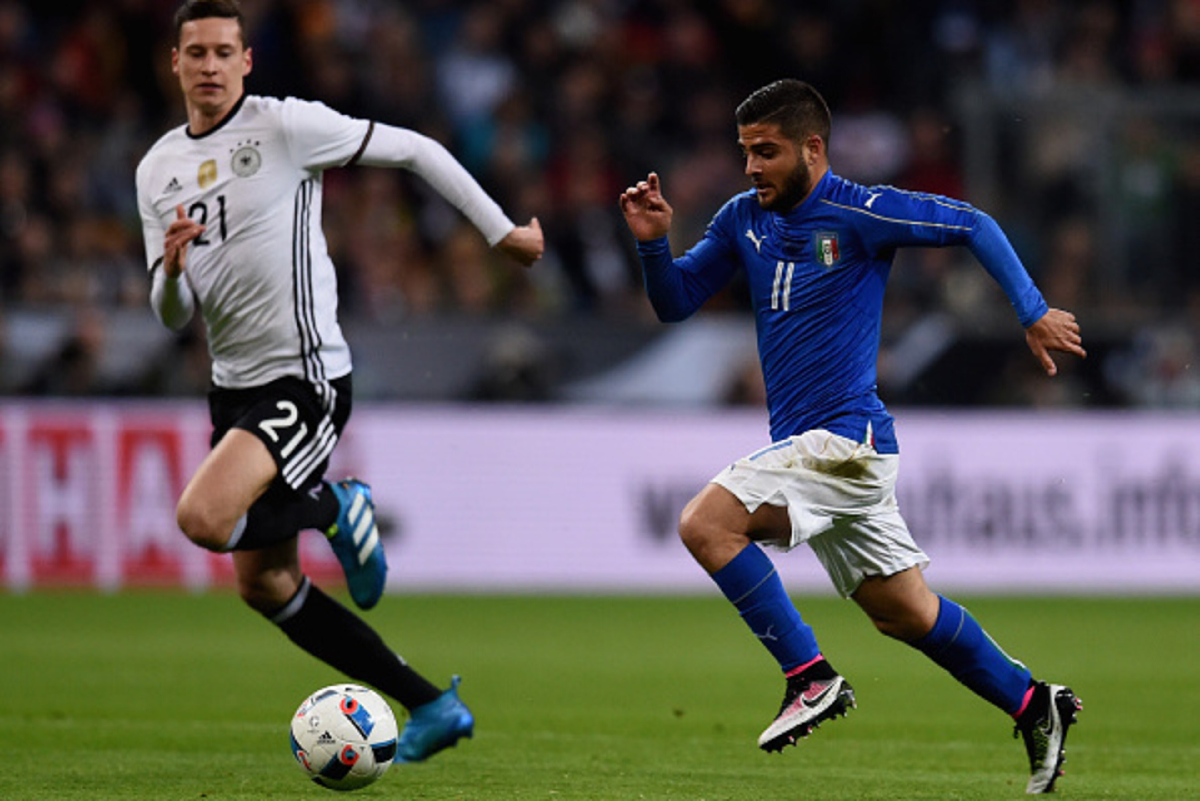 MUNICH, GERMANY - MARCH 29:  Lorenzo Insigne of Italy #11 in action during the international friendly match between Germany and Italy at Allianz Arena on March 29, 2016 in Munich, Germany.  (Photo by Claudio Villa/Getty Images)