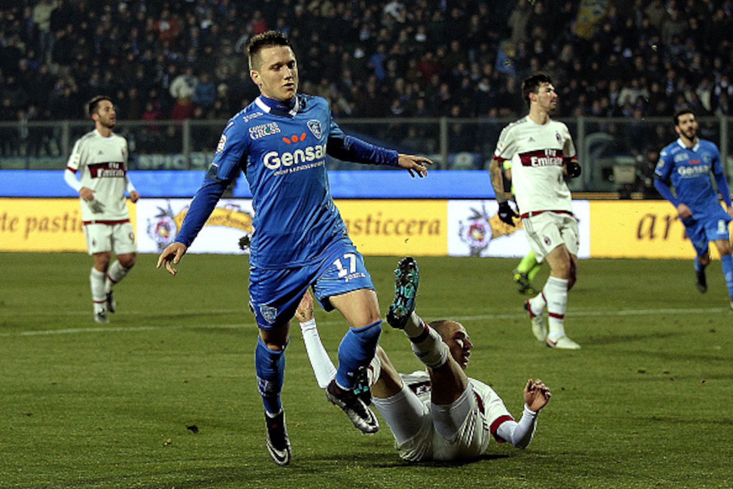 EMPOLI, ITALY - JANUARY 23: Piotr Zielinski of Empoli FC celebrates after scoring a goal during the Serie A match between Empoli FC and AC Milan at Stadio Carlo Castellani on January 23, 2016 in Empoli, Italy.  (Photo by Gabriele Maltinti/Getty Images)