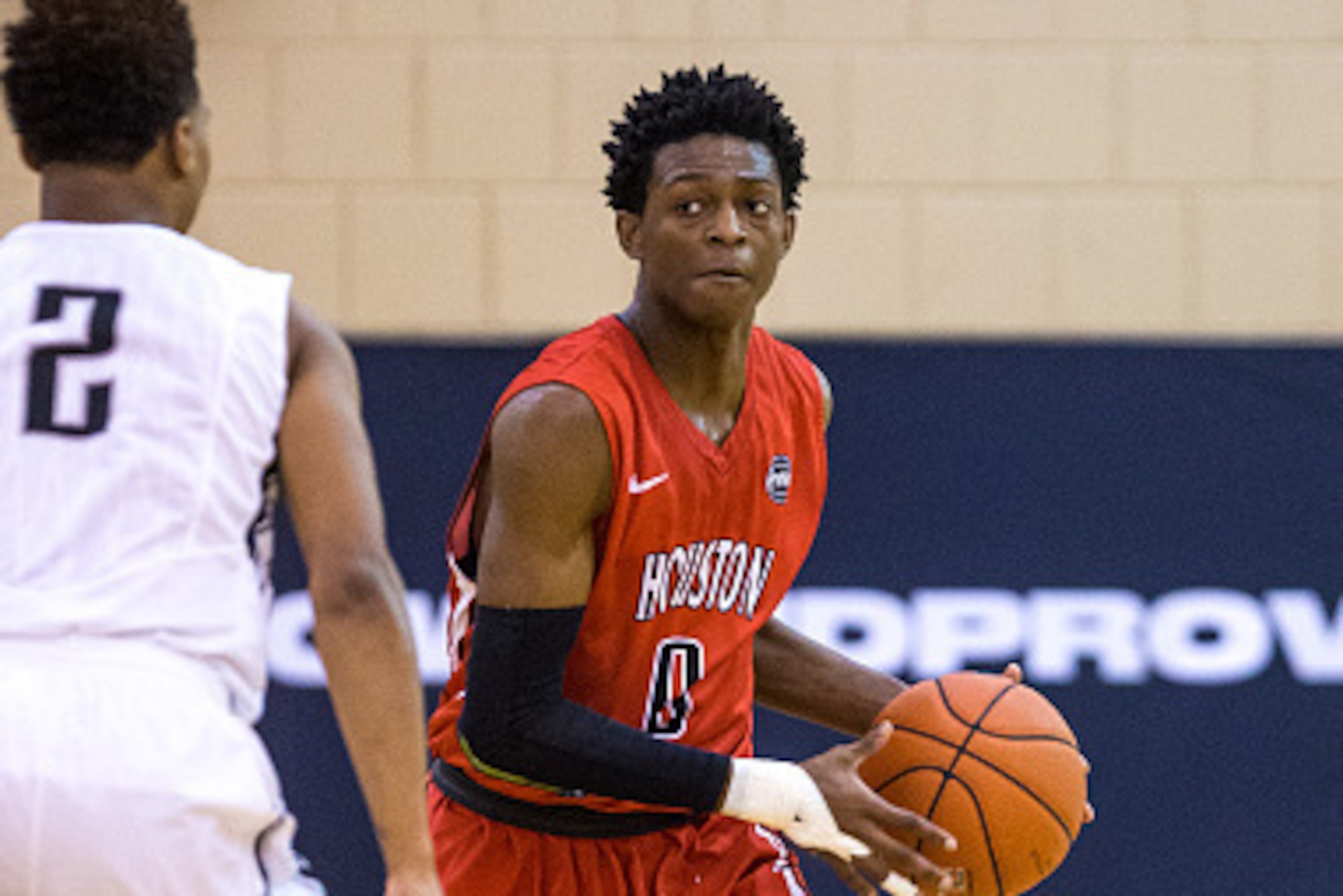 MAPLE GROVE, MN- MAY 23: De'Aaron Fox #0 from Houston Hoops and Cypress Lakes High School during Session Four of the Nike EYBL on May 23, 2015 at Maple Grove Community Gym in Maple Grove, Minnesota. (Photo by Brace Hemmelgarn/Getty Images)