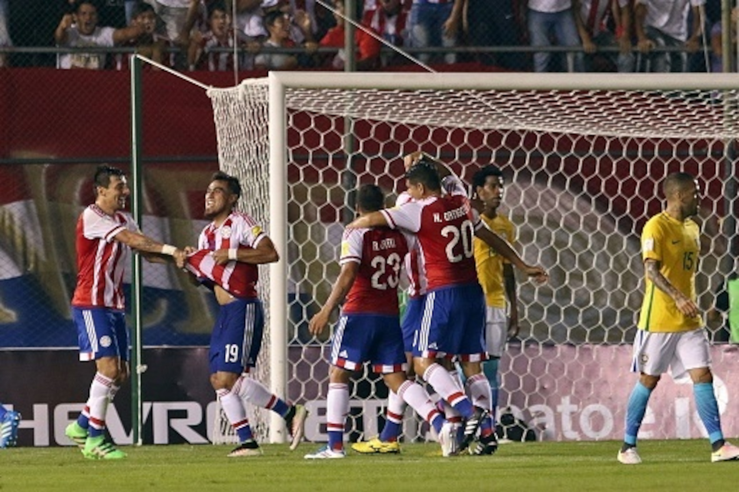 Paraguay's Dario Lezcano (3-L) celebrates with teammates after scoring against Brazil during the Russia 2018 FIFA World Cup South American Qualifiers' football match in Asuncion, on March 29, 2016. AFP PHOTO / NORBERTO DUARTE / AFP / NORBERTO DUARTE Paraguay's Dario Lezcano (3-L) celebrates with teammates after scoring against Brazil during the Russia 2018 FIFA World Cup South American Qualifiers' football match in Asuncion, on March 29, 2016. AFP PHOTO / NORBERTO DUARTE / AFP / NORBERTO DUARTE