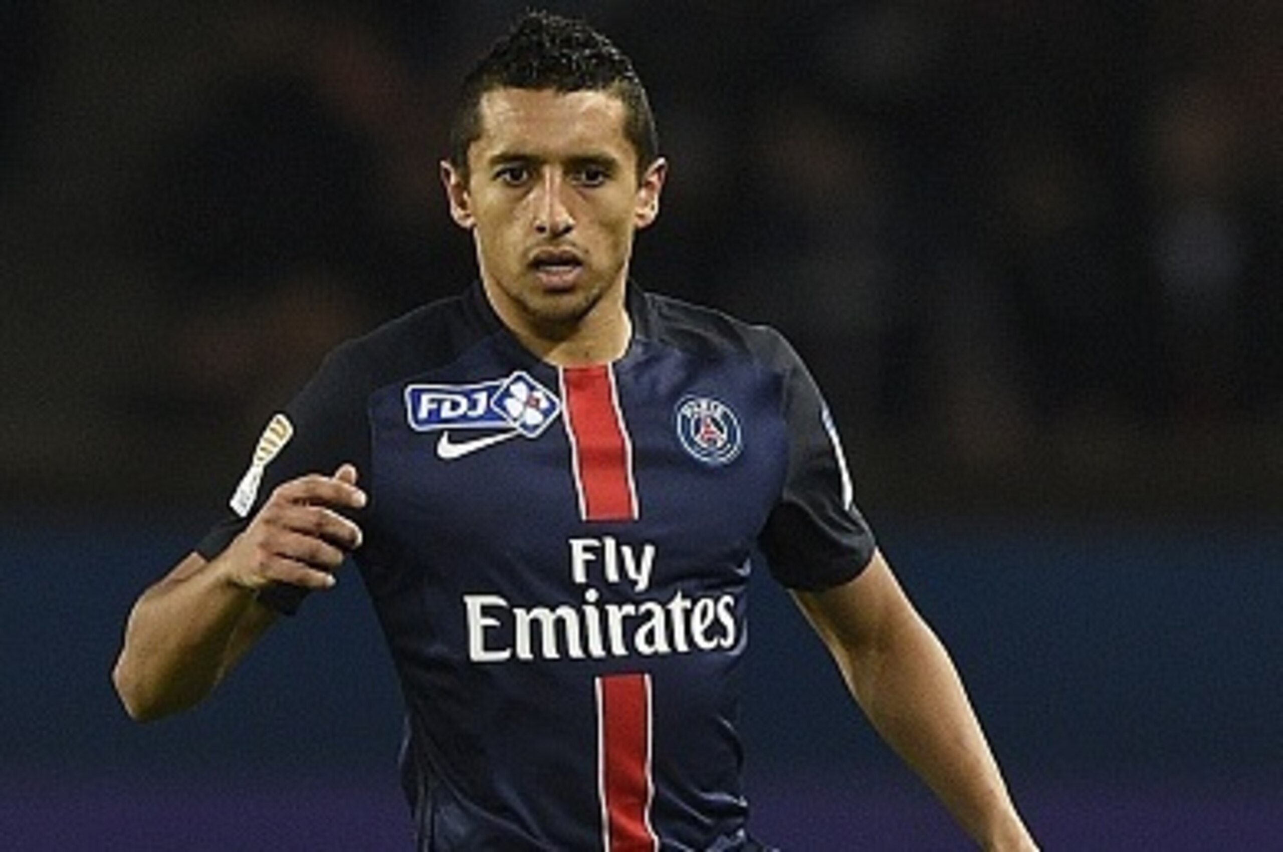 Paris Saint-Germain's Brazilian defender Marquinhos controls the ball during the French League Cup match between Paris Saint-Germain (PSG) and Saint-Etienne (ASSE) on December 16, 2015 at the Parc des Princes stadium in Paris.  / AFP / FRANCK FIFE        