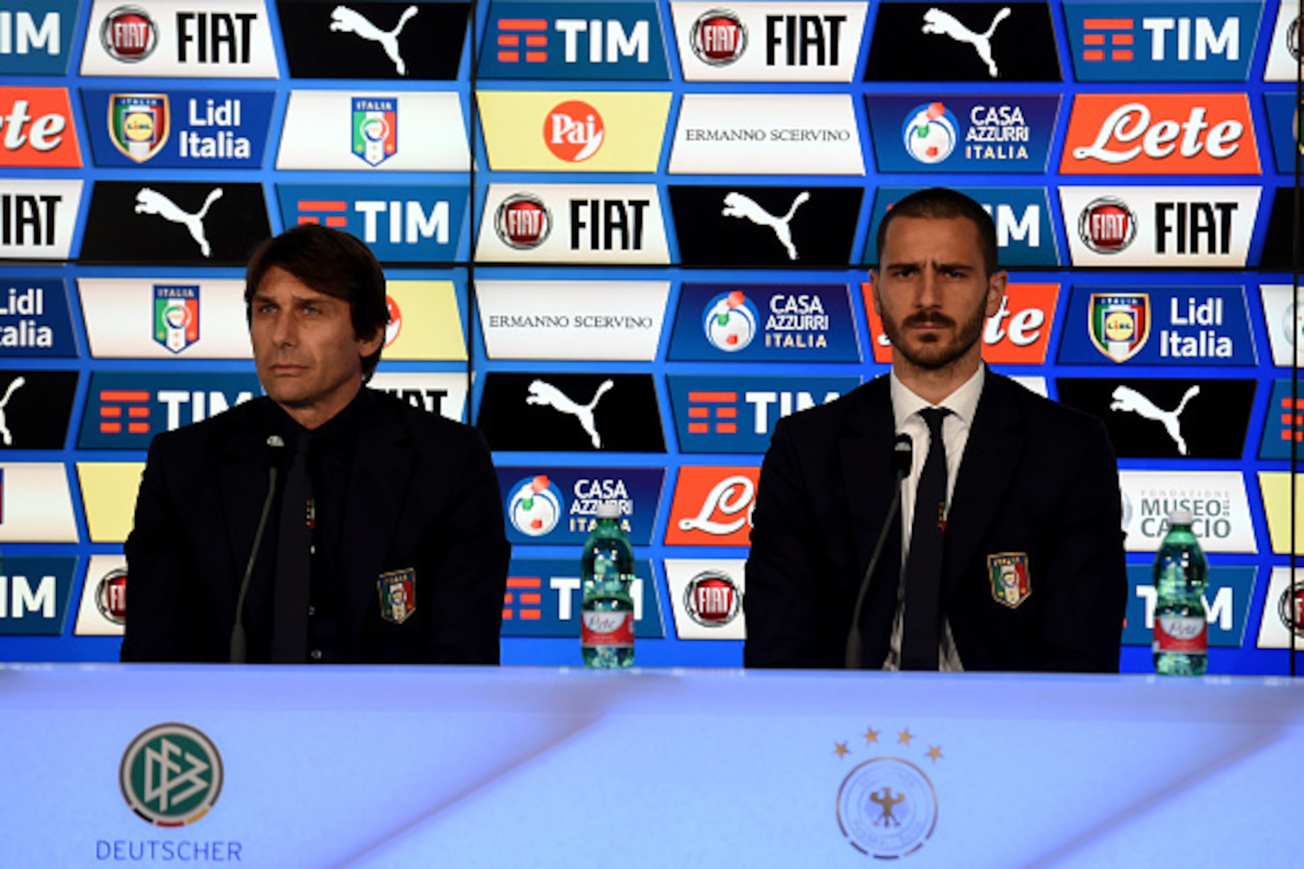 MUNICH, GERMANY - MARCH 28:  Head coach Antonio Conte (L) and Leonardo Bonucci speak to the media during the Italy press conference at Allianz Arena on March 28, 2016 in Munich, Germany.  (Photo by Claudio Villa/Getty Images)