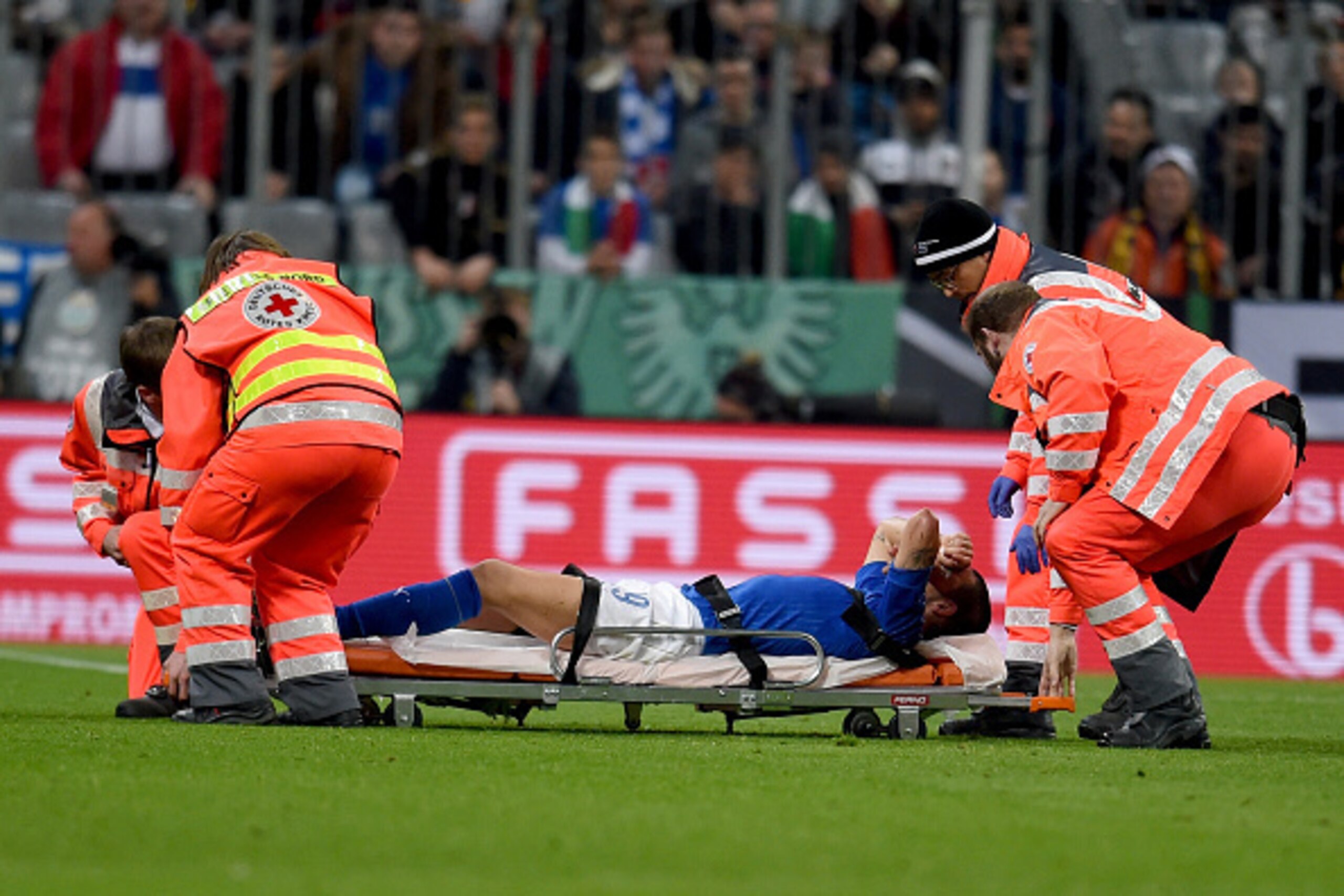 MUNICH, GERMANY - MARCH 29:  Leonardo Bonucci of Italy injured during the international friendly match between Germany and Italy  at Allianz Arena on March 29, 2016 in Munich, Germany.  (Photo by Claudio Villa/Getty Images)