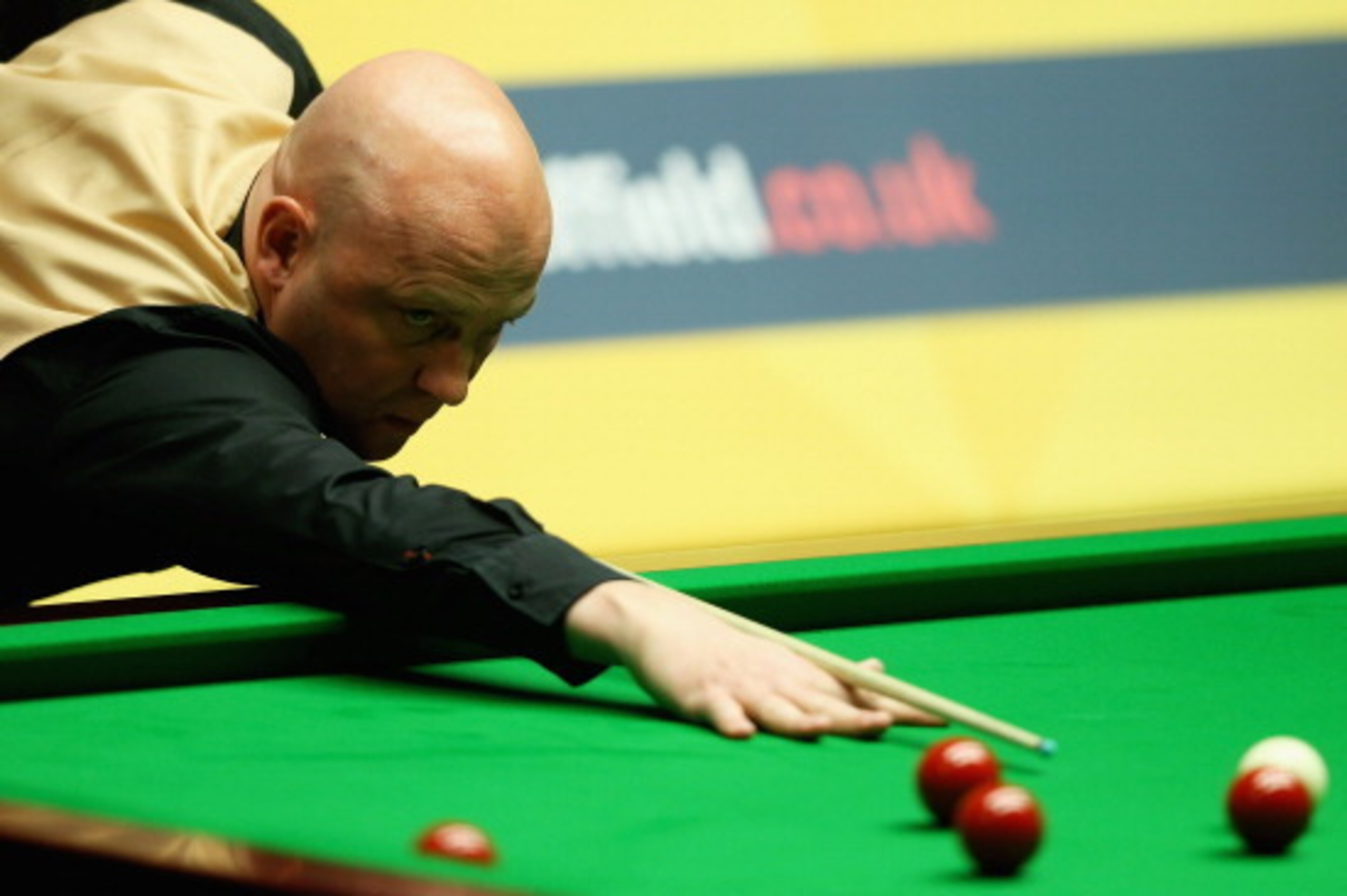 SHEFFIELD, ENGLAND - APRIL 28:  Mark King of England in action against Ding Junhui of China during second round match of the Betfair World Snooker Championship at the Crucible Theatre on April 28, 2013 in Sheffield, England.  (Photo by Matthew Lewis/Getty