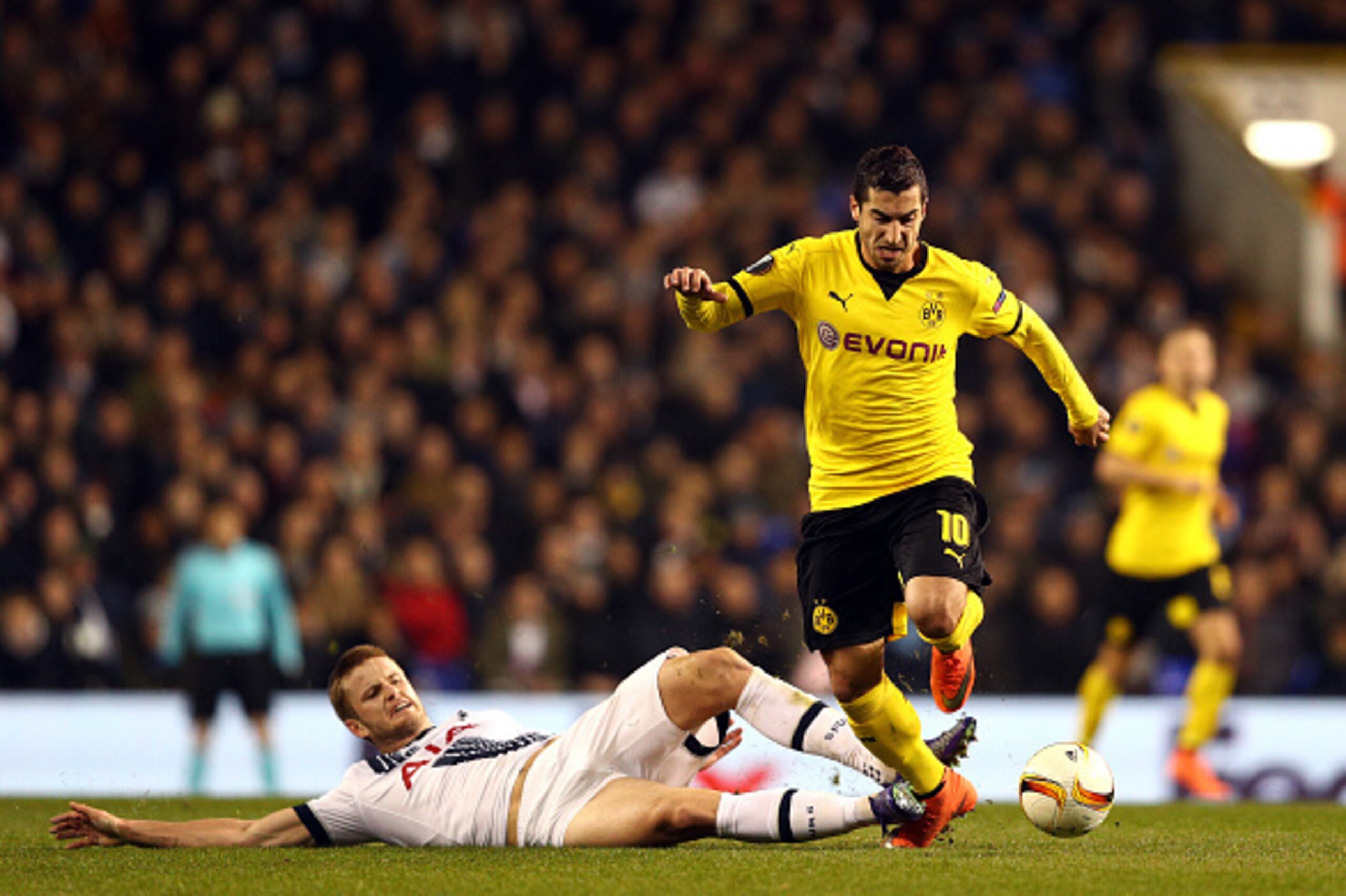 LONDON, ENGLAND - MARCH 17:  Henrikh Mkhitaryan of Borussia Dortmund evades Eric Dier of Tottenham Hotspur during the UEFA Europa League round of 16, second leg match between Tottenham Hotspur and Borussia Dortmund at White Hart Lane on March 17, 2016 in 