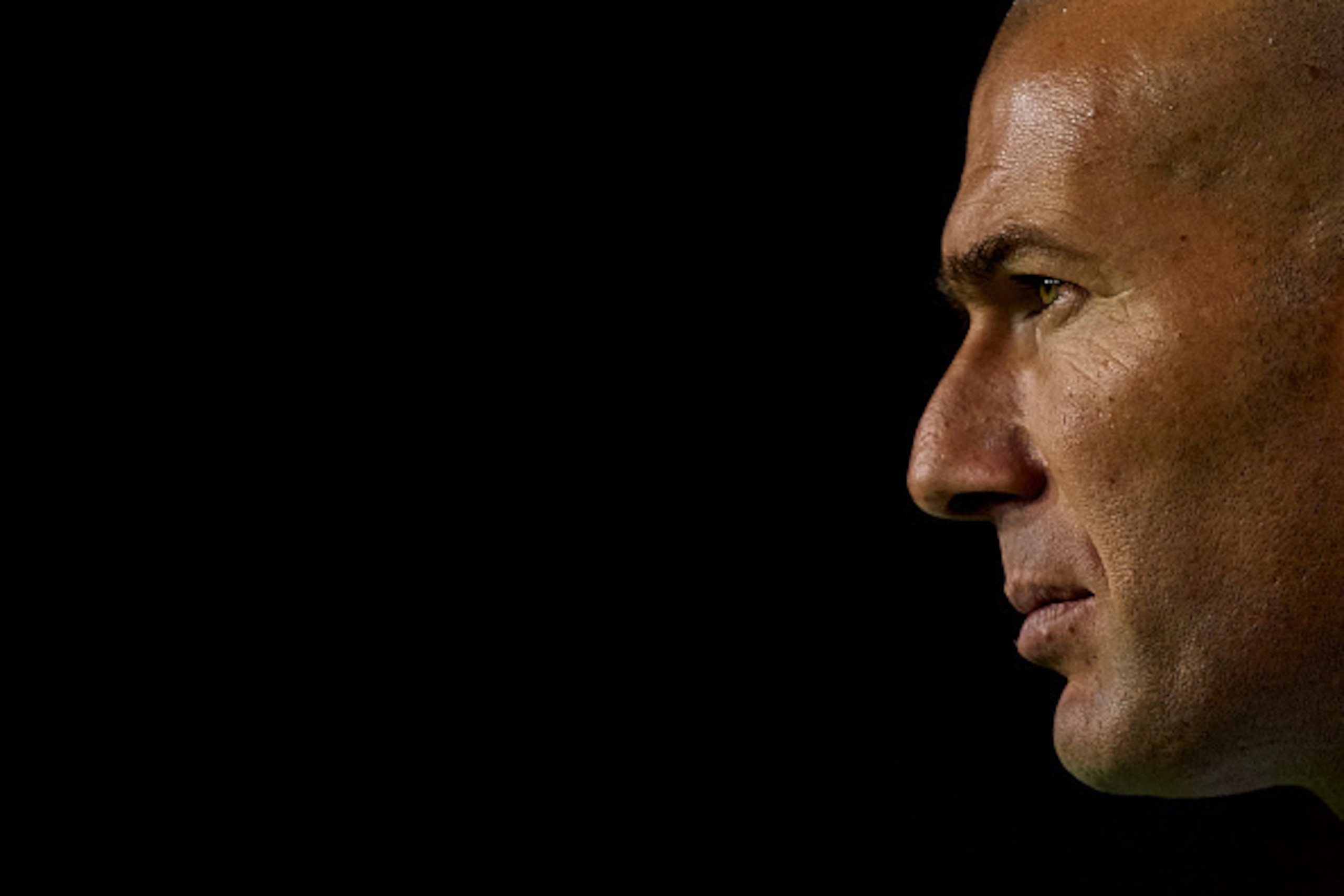 VALENCIA, SPAIN - MARCH 02: Real Madrid manager Zinedine Zidane looks on prior to the La Liga match between Levante UD and Real Madrid at Ciutat de Valencia on March 02, 2016 in Valencia, Spain. (Photo by Manuel Queimadelos Alonso/Getty Images) VALENCIA, SPAIN - MARCH 02: Real Madrid manager Zinedine Zidane looks on prior to the La Liga match between Levante UD and Real Madrid at Ciutat de Valencia on March 02, 2016 in Valencia, Spain. (Photo by Manuel Queimadelos Alonso/Getty Images)