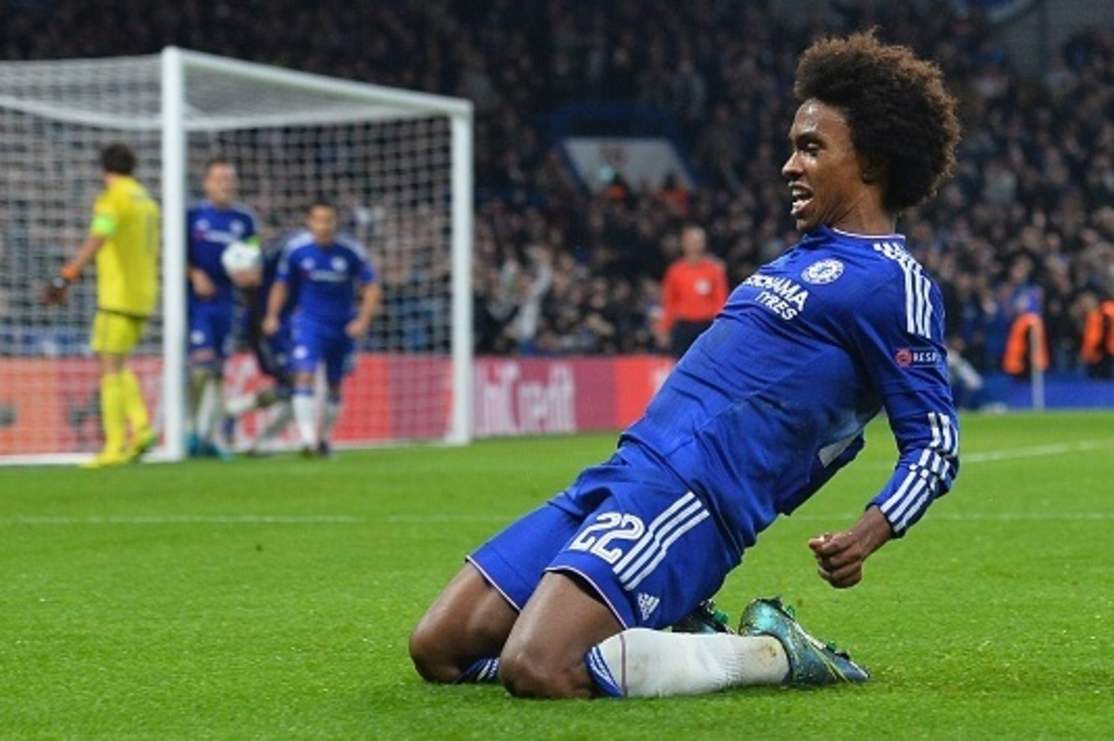 Chelsea's Brazilian midfielder Willian (R) celebrates after scoring from a free kick during a UEFA Chamions league group stage football match between Chelsea and Dynamo Kiev at Stamford Bridge stadium in west London on November 4, 2015. AFP PHOTO / GLYN Chelsea's Brazilian midfielder Willian (R) celebrates after scoring from a free kick during a UEFA Chamions league group stage football match between Chelsea and Dynamo Kiev at Stamford Bridge stadium in west London on November 4, 2015. AFP PHOTO / GLYN