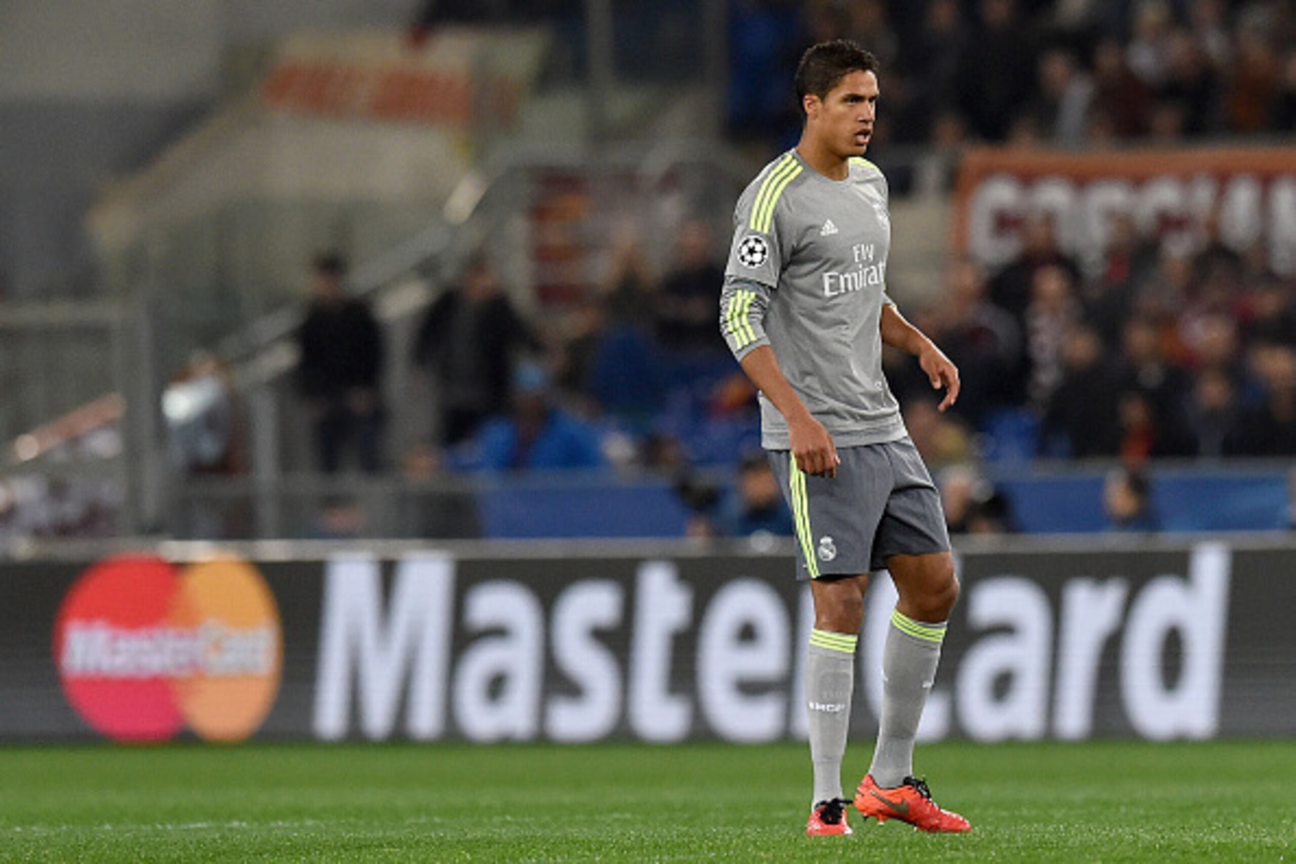 ROME, ITALY - FEBRUARY 17:  Raphael Varane of Real Madrid CF in action during the UEFA Champions League Round of 16 First Leg match between AS Roma and Real Madrid CF at Stadio Olimpico on February 17, 2016 in Rome, Italy.  (Photo by Giuseppe Bellini/Gett