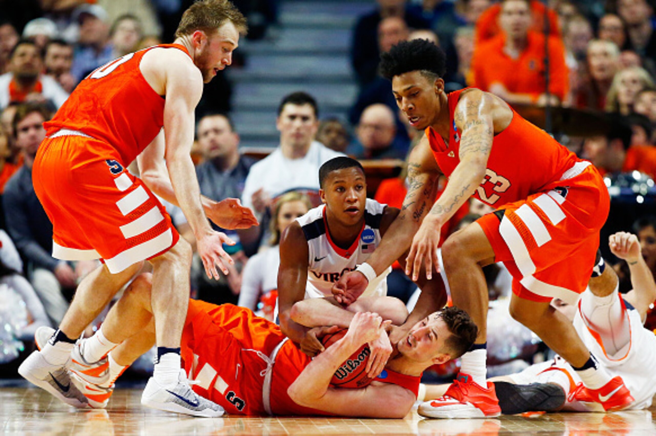 CHICAGO, IL - MARCH 27: Tyler Lydon #20 of the Syracuse Orange and Devon Hall #0 of the Virginia Cavaliers vie for a looseball in the second half during the 2016 NCAA Men's Basketball Tournament Midwest Regional Final at United Center on March 27, 2016 i CHICAGO, IL - MARCH 27: Tyler Lydon #20 of the Syracuse Orange and Devon Hall #0 of the Virginia Cavaliers vie for a looseball in the second half during the 2016 NCAA Men's Basketball Tournament Midwest Regional Final at United Center on March 27, 2016 i