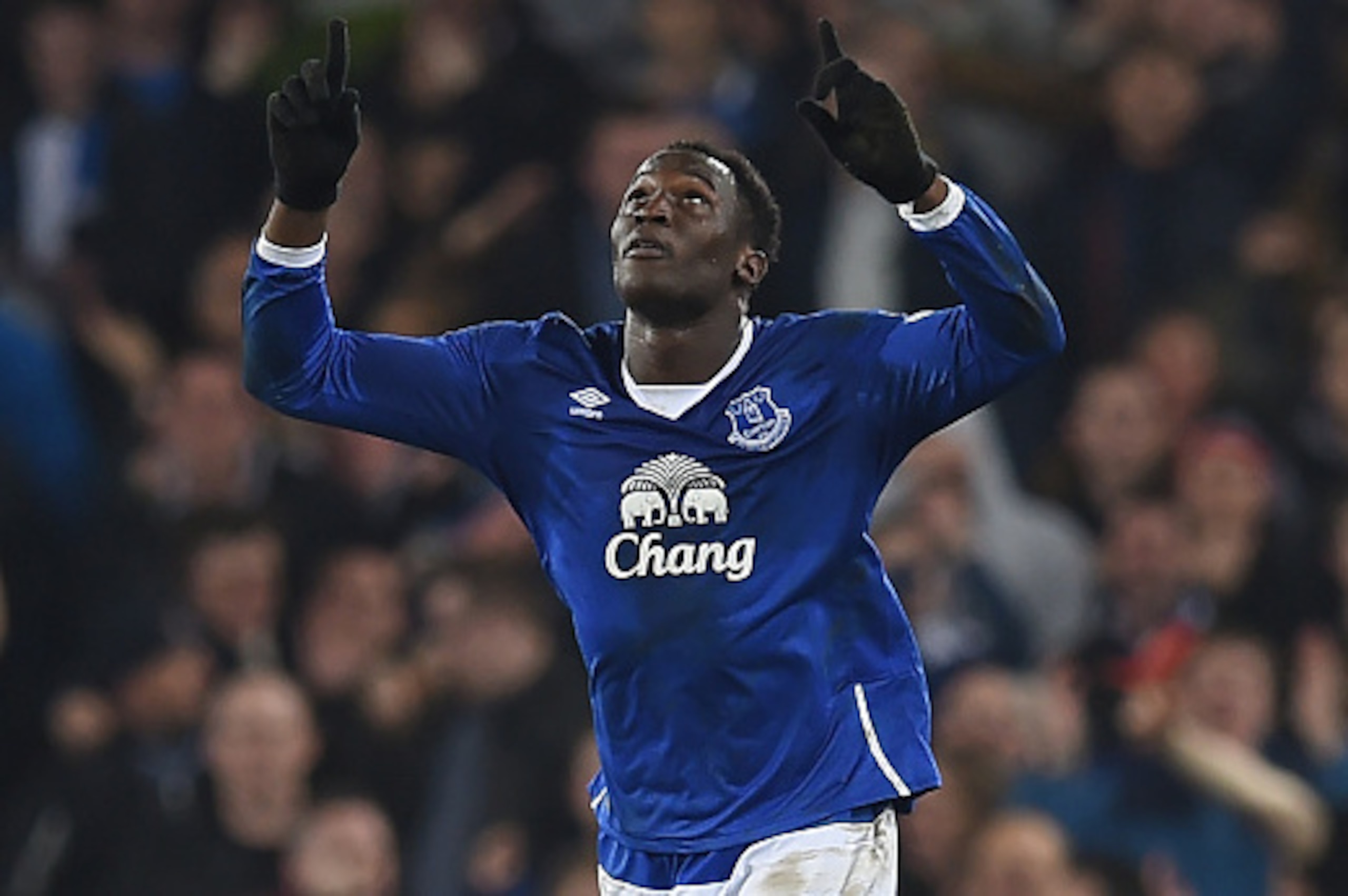 Everton's Belgian striker Romelu Lukaku celebrates after scoring their second goal during the English FA cup quarter-final football match between Everton and Chelsea at Goodison Park in Liverpool, north west England on March 12, 2016. / AFP / Paul ELLIS /