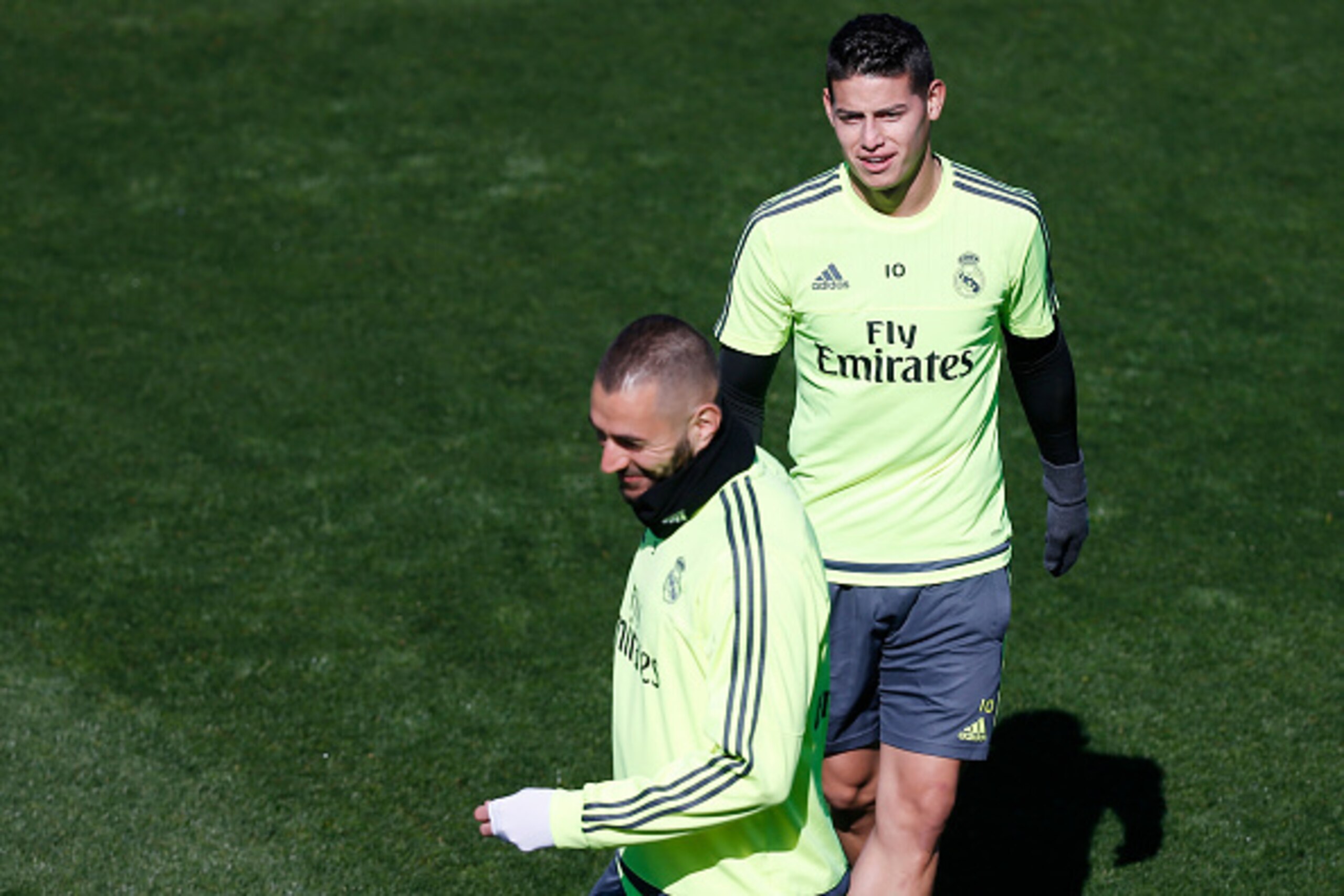 Real Madrid's French forward Karim Benzema (L) and Real Madrid's Colombian midfielder James Rodriguez walk during a training session at Real Madrid sport city in Madrid on April 1, 2016 on the eve of their Spanish League 'El Clasico' football match FC Bar