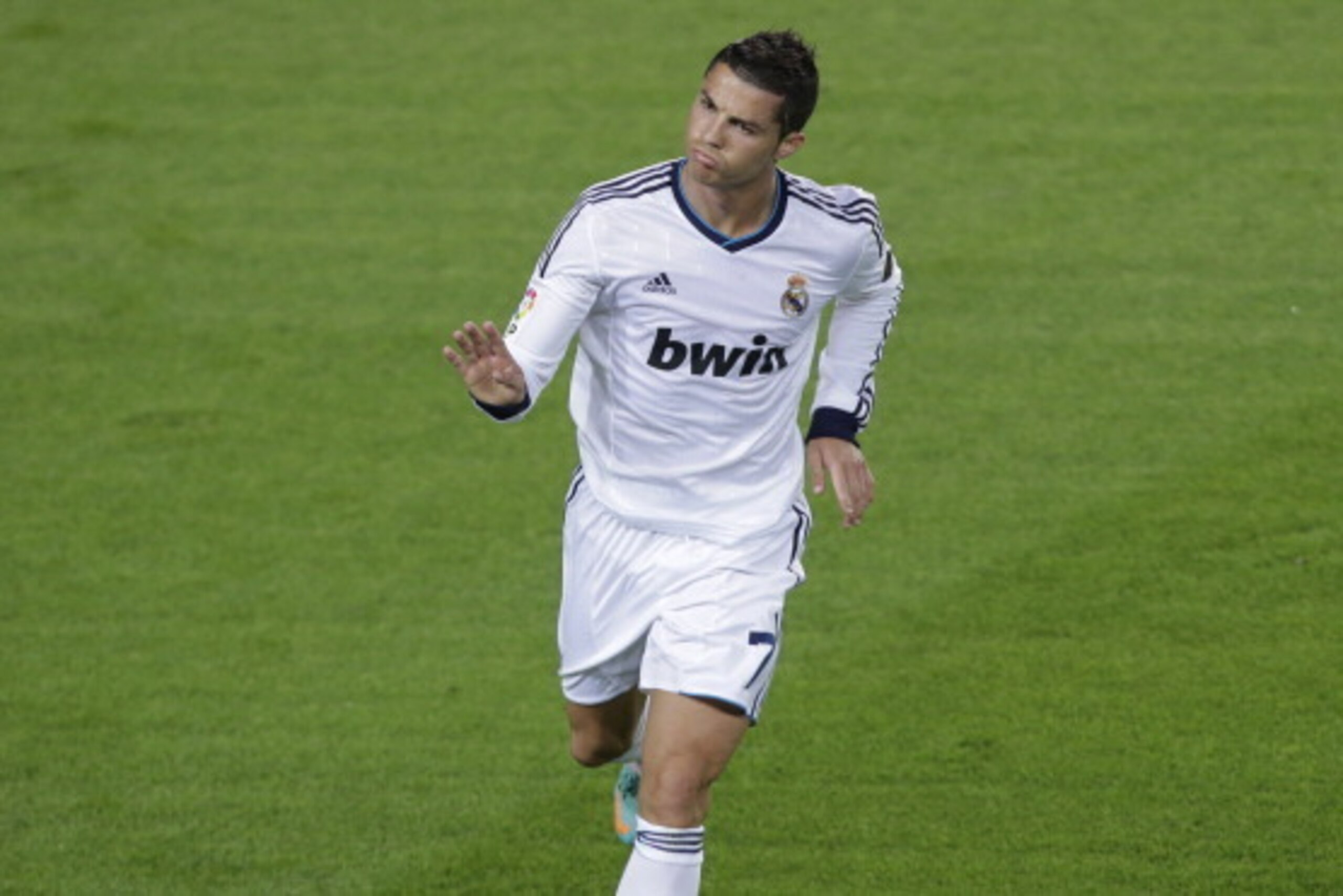Real Madrid's Portuguese forward Cristiano Ronaldo celebrates his goal during the Spanish League Clasico football match FC Barcelona vs Real Madrid CF on October 7, 2012 at the Camp Nou stadium in Barcelona.     AFP PHOTO/ JOSE JORDAN        (Photo credit