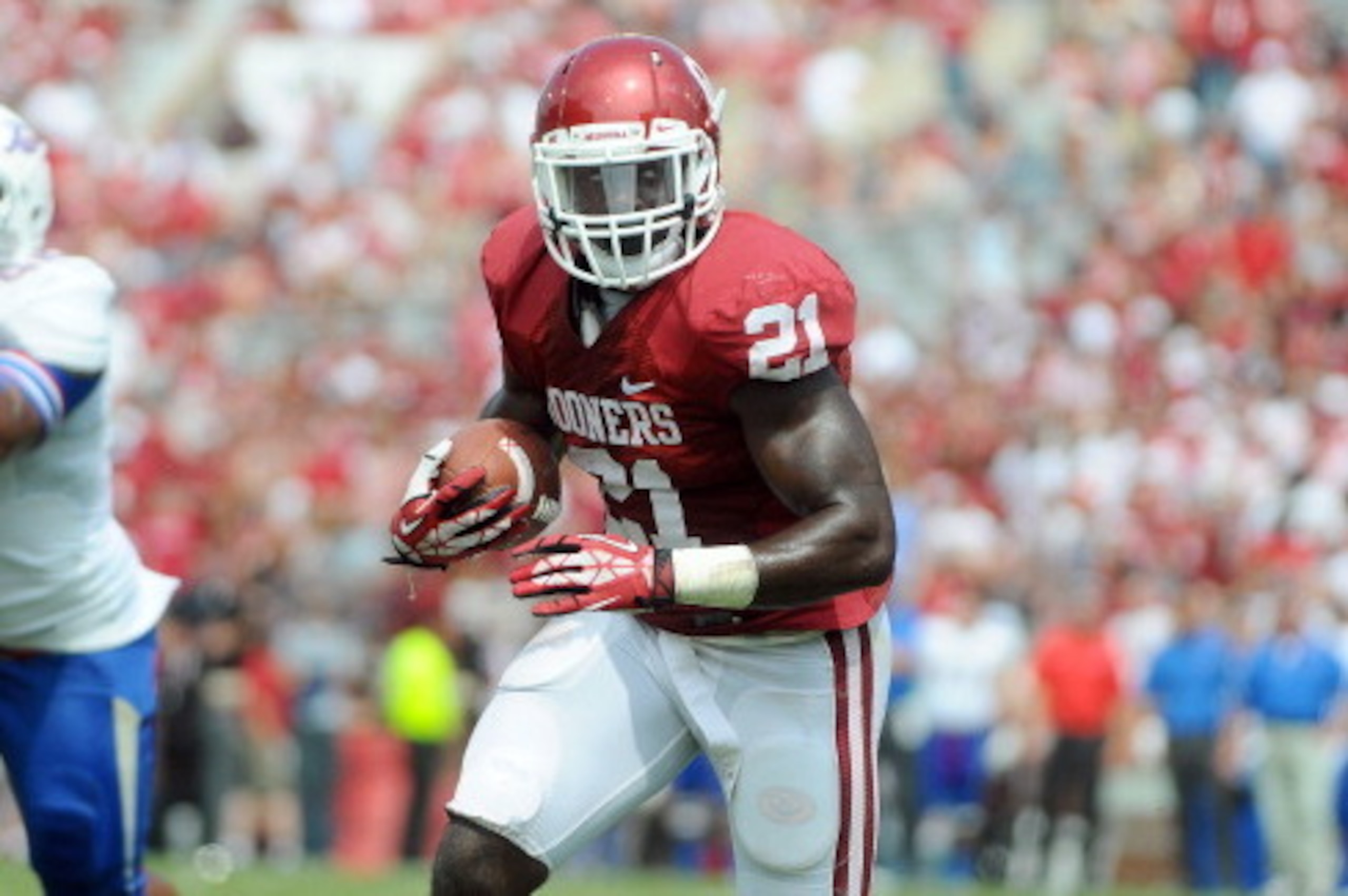 NORMAN, OK - SEPTEMBER 14: Running back Keith Ford #21 of the Oklahoma Sooners scores a touchdown against the Tulsa Golden Hurricane on September 14, 2013 at the Gaylord Family Oklahoma Memorial Stadium in Norman, Oklahoma. (Photo by Jackson Laizure/Getty
