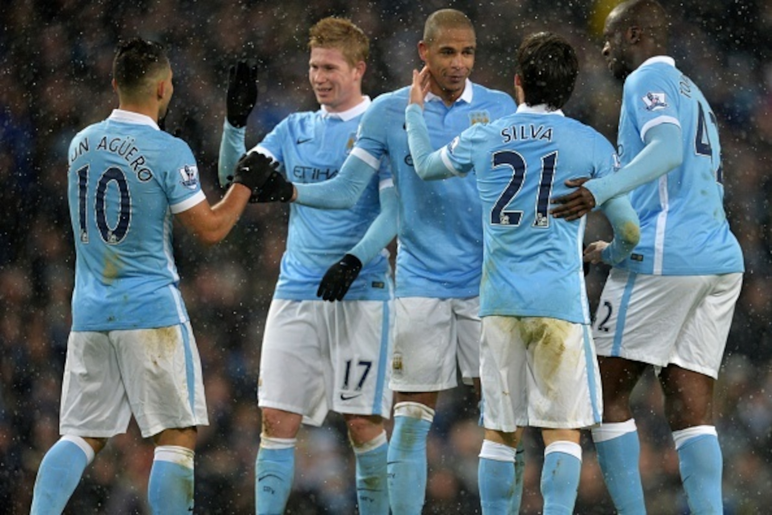Manchester City's Spanish midfielder David Silva (2R) celebrates with teammates Manchester City's Argentinian striker Sergio Aguero, Manchester City's Belgian midfielder Kevin De Bruyne and Manchester City's Ivorian midfielder and captain Yaya Toure durin Manchester City's Spanish midfielder David Silva (2R) celebrates with teammates Manchester City's Argentinian striker Sergio Aguero, Manchester City's Belgian midfielder Kevin De Bruyne and Manchester City's Ivorian midfielder and captain Yaya Toure durin