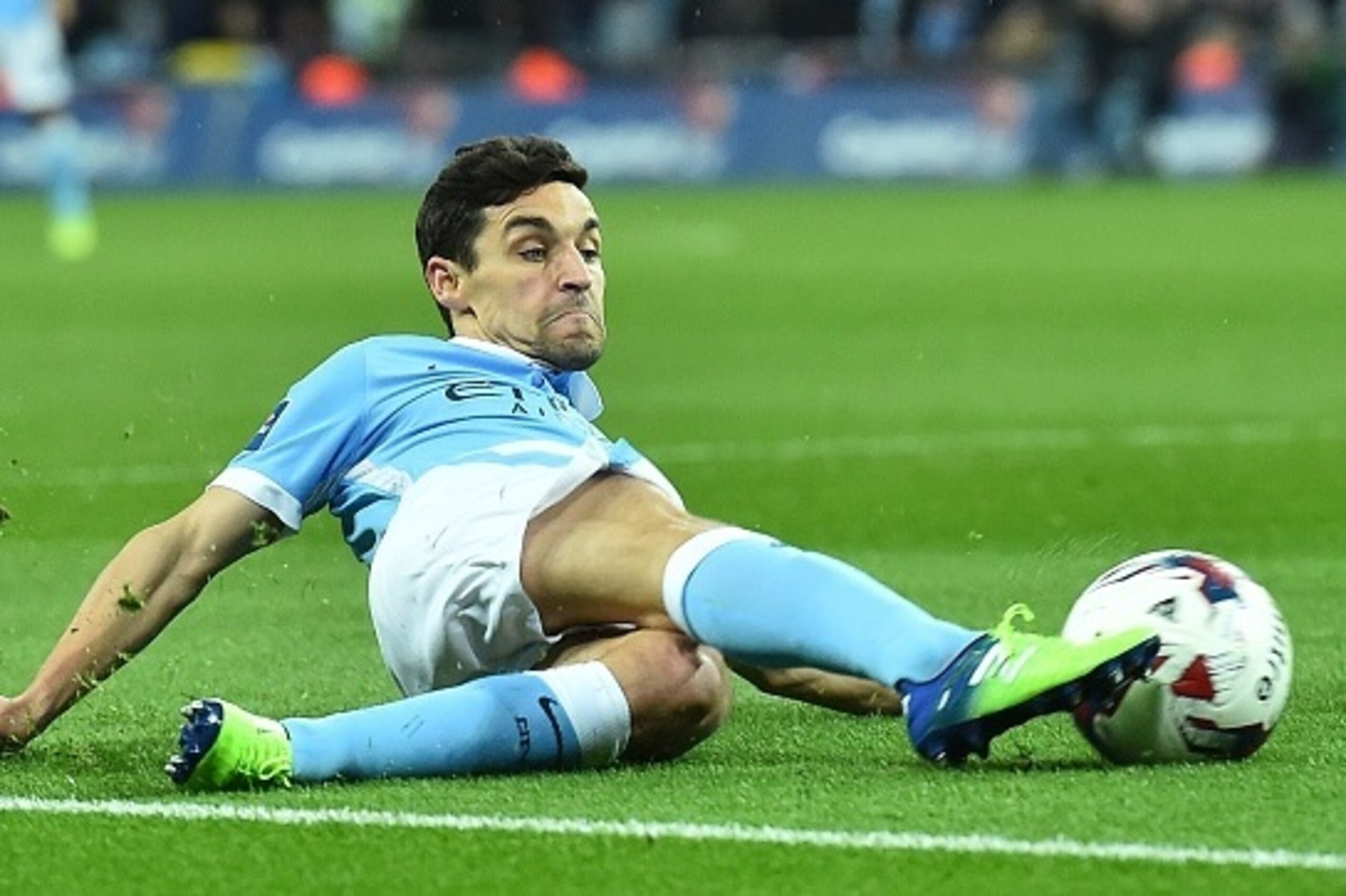 Manchester City's Spanish midfielder Jesus Navas slides to scoop in a cross during the English League Cup final football match between Liverpool and Manchester City at Wembley Stadium in London on February 28, 2016. / AFP / BEN STANSALL / RESTRICTED TO ED Manchester City's Spanish midfielder Jesus Navas slides to scoop in a cross during the English League Cup final football match between Liverpool and Manchester City at Wembley Stadium in London on February 28, 2016. / AFP / BEN STANSALL / RESTRICTED TO ED