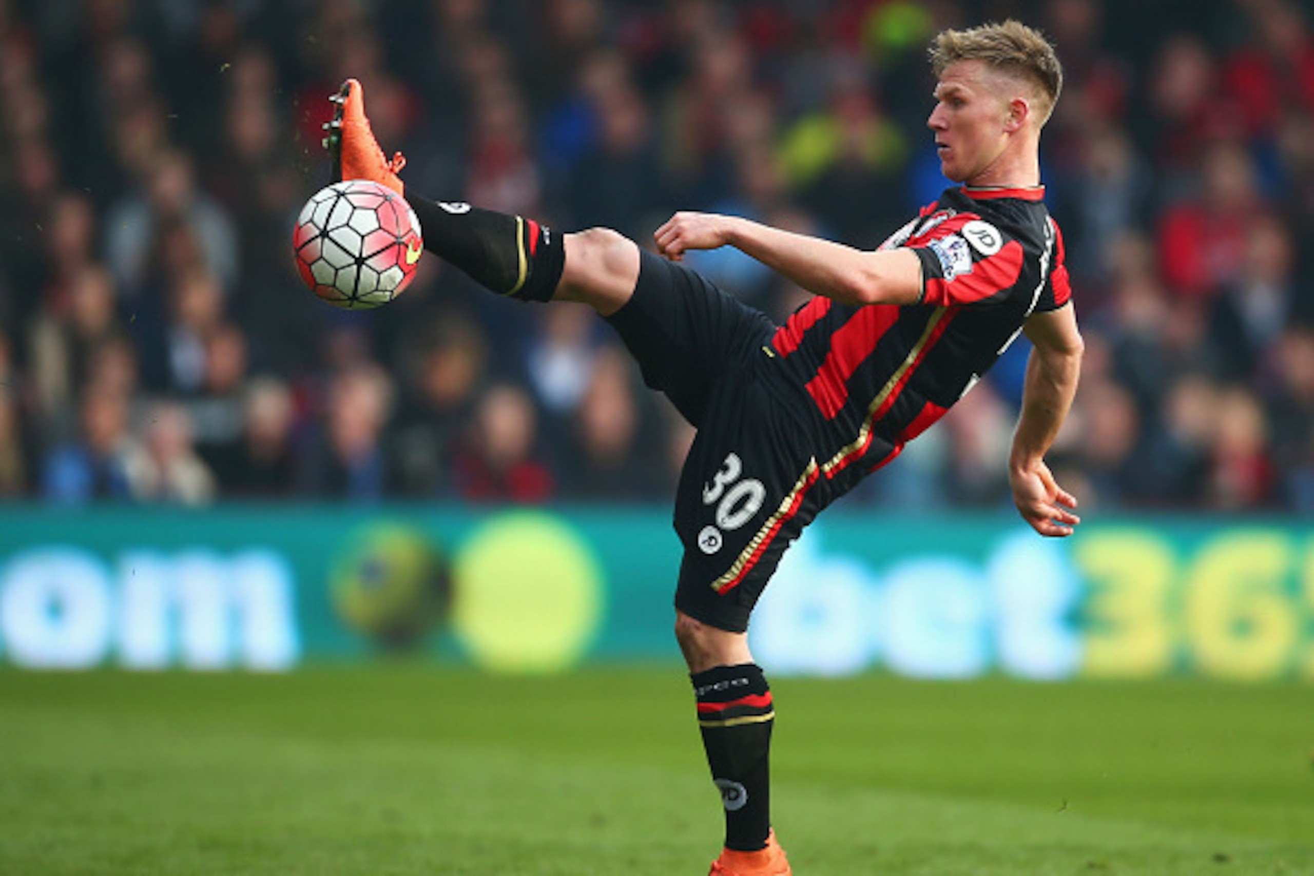 BOURNEMOUTH, ENGLAND - MARCH 12: Matt Ritchie of Bournemouth in action during the Barclays Premier League match between A.F.C. Bournemouth and Swansea City at Vitality Stadium on March 12, 2016 in Bournemouth, England. (Photo by Jordan Mansfield/Getty Im BOURNEMOUTH, ENGLAND - MARCH 12: Matt Ritchie of Bournemouth in action during the Barclays Premier League match between A.F.C. Bournemouth and Swansea City at Vitality Stadium on March 12, 2016 in Bournemouth, England. (Photo by Jordan Mansfield/Getty Im