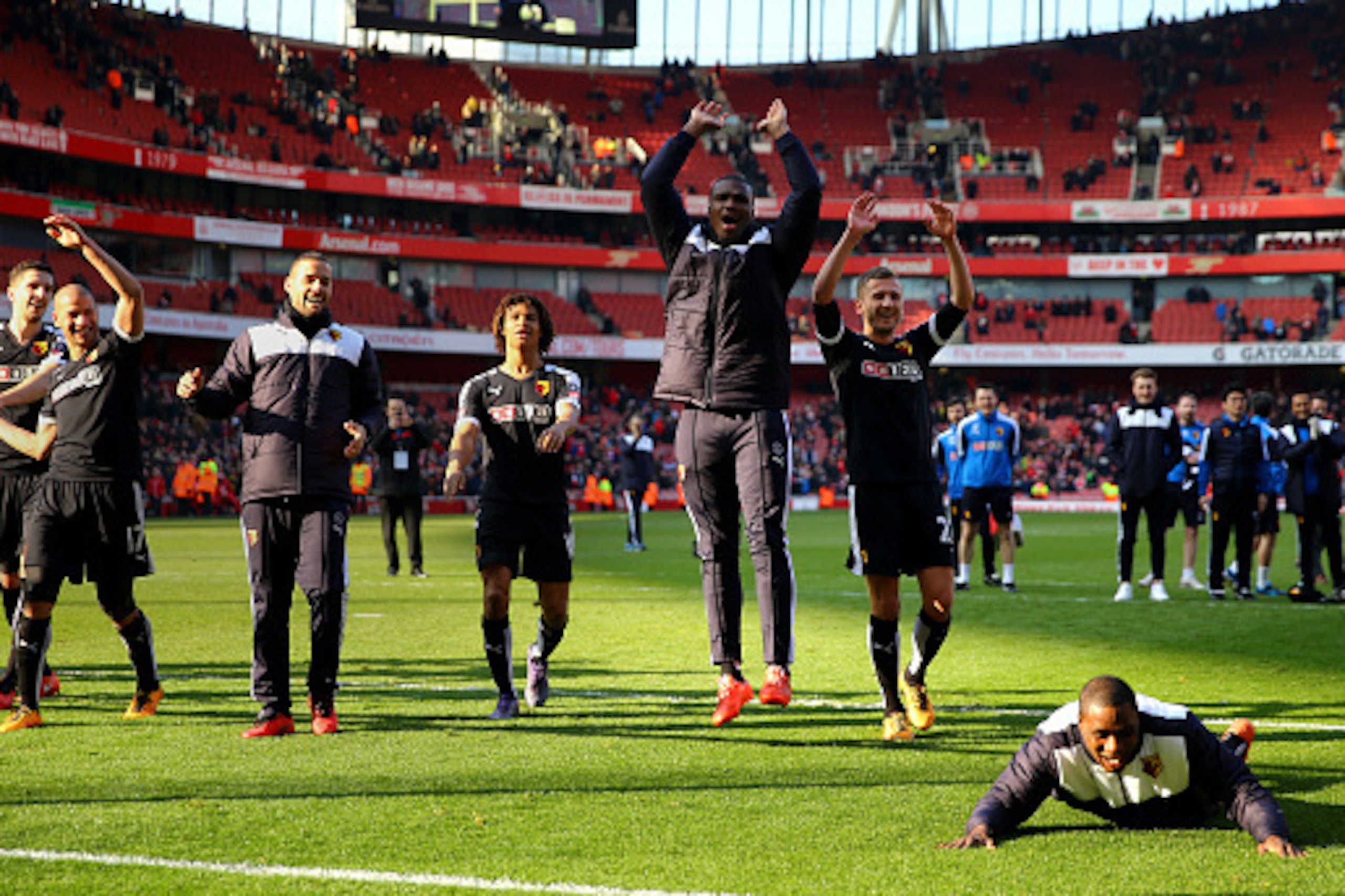 LONDON, ENGLAND - MARCH 13:  Watford players celebrate victory after the Emirates FA Cup sixth round match between Arsenal and Watford at Emirates Stadium on March 13, 2016 in London, England.  (Photo by Richard Heathcote/Getty Images)