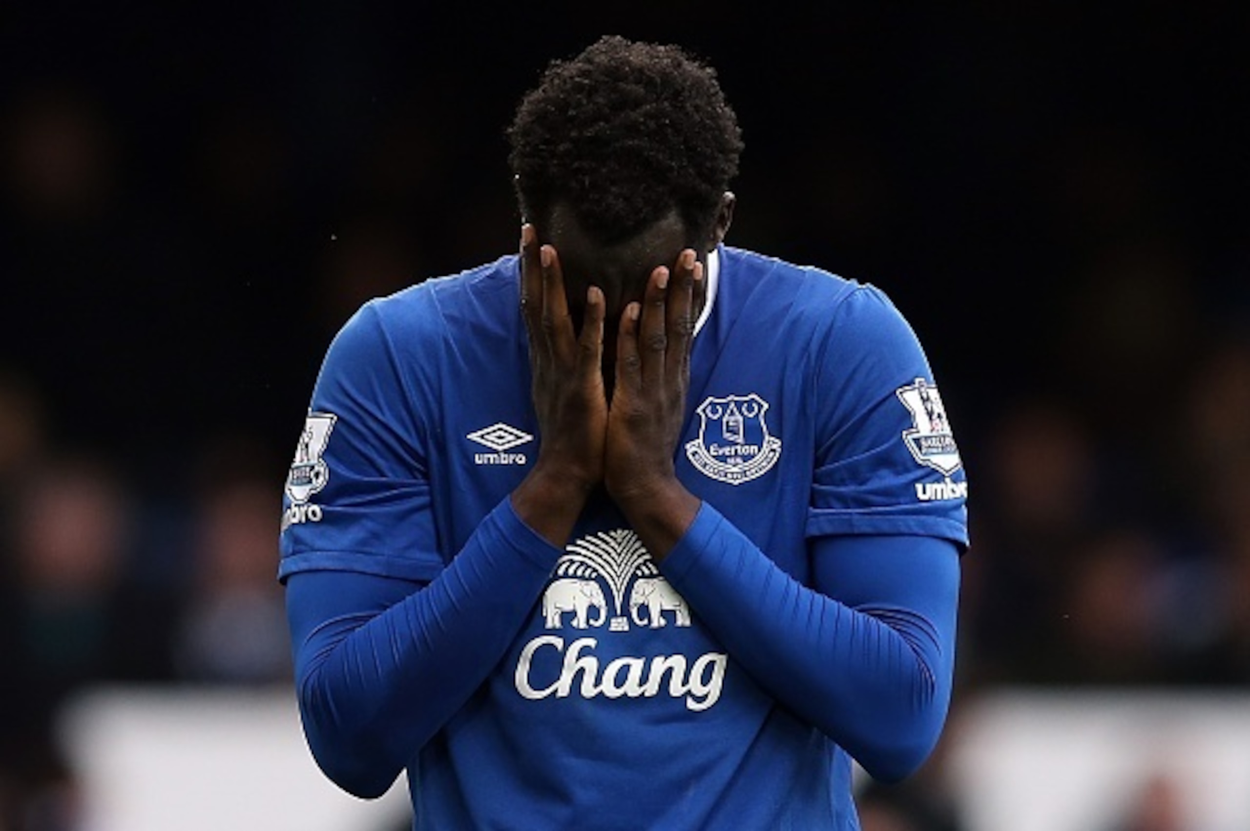 LIVERPOOL, ENGLAND - OCTOBER 17: Romelu Lukaku of Everton looks dejected during the Barclays Premier League match between Everton and Manchester United at Goodison Park on October 17, 2015 in Liverpool, England. (Photo by Chris Brunskill/Getty Images) LIVERPOOL, ENGLAND - OCTOBER 17: Romelu Lukaku of Everton looks dejected during the Barclays Premier League match between Everton and Manchester United at Goodison Park on October 17, 2015 in Liverpool, England. (Photo by Chris Brunskill/Getty Images)