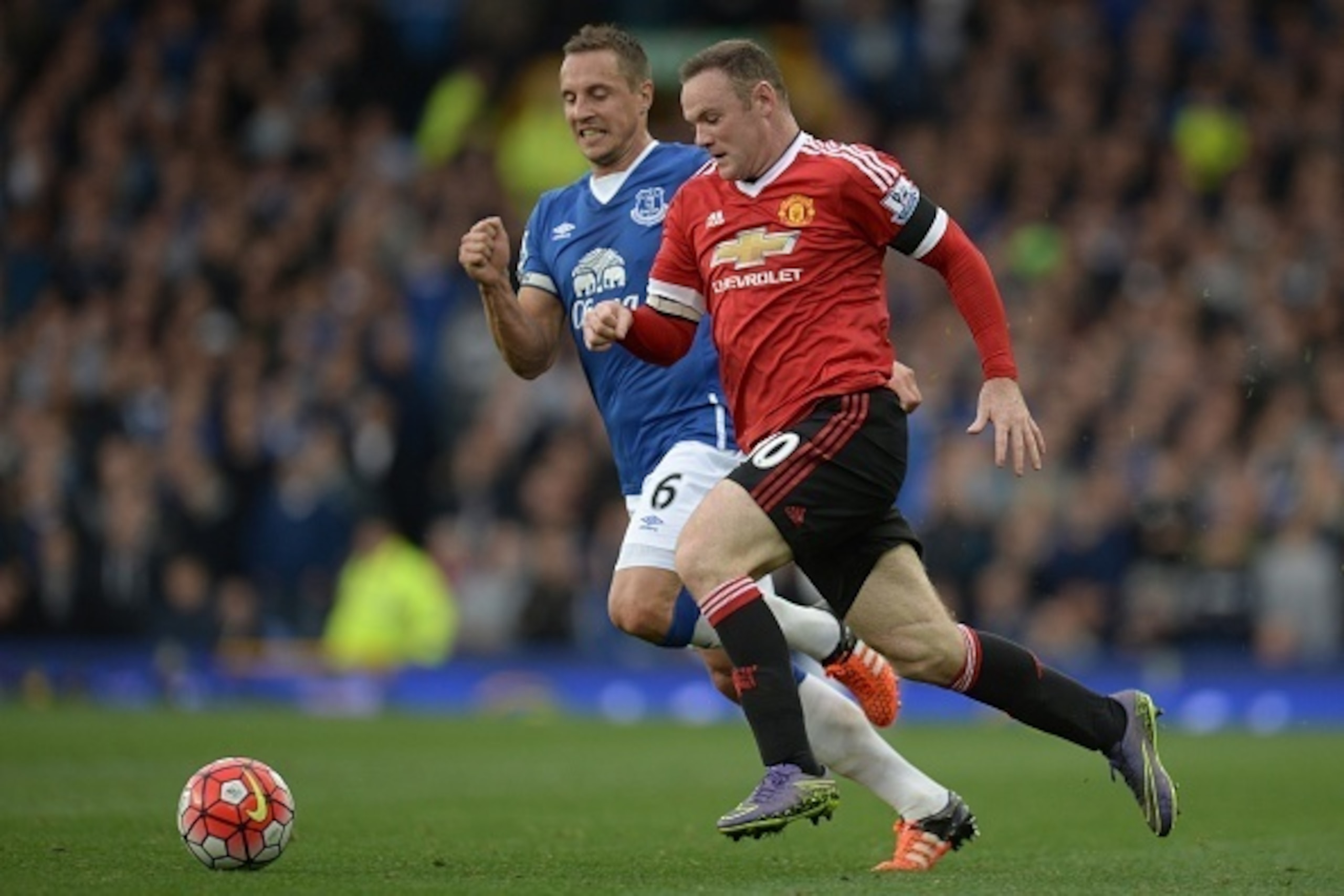 Manchester United's English striker Wayne Rooney (R) vies with Everton's English defender Phil Jagielka during the English Premier League football match between Everton and Manchester United at Goodison Park in Liverpool, north-west England, on October 17