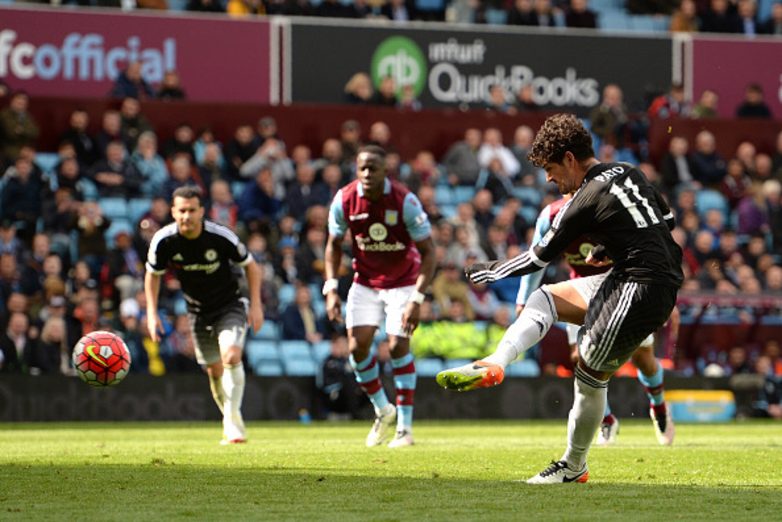 Chelsea's Brazilian striker Alexandre Pato scores from the penalty spot during the English Premier League football match between Aston Villa and Chelsea at Villa Park in Birmingham, central England on April 2, 2016. / AFP / OLI SCARFF / RESTRICTED TO EDIT