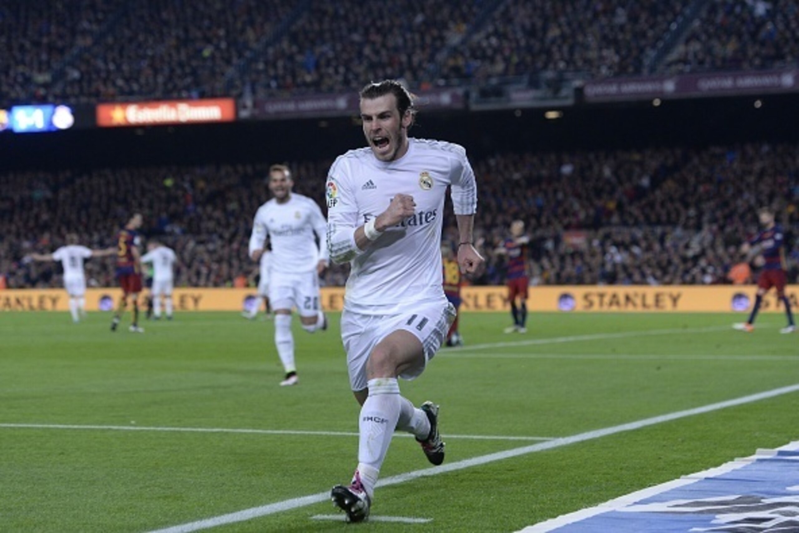 Real Madrid's Welsh forward Gareth Bale celebrates his disallowed goal during the Spanish league 'Clasico' football match FC Barcelona vs Real Madrid CF at the Camp Nou stadium in Barcelona on April 2, 2016. / AFP / JOSEP LAGO        (Photo credit should 