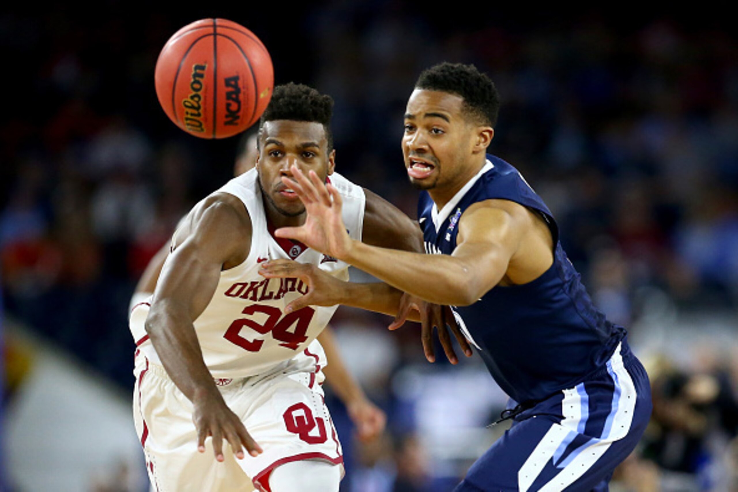 HOUSTON, TEXAS - APRIL 02:  Phil Booth #5 of the Villanova Wildcats looks for the ball against Buddy Hield #24 of the Oklahoma Sooners during the NCAA Men's Final Four Semifinal at NRG Stadium on April 2, 2016 in Houston, Texas.  (Photo by Ronald Martinez